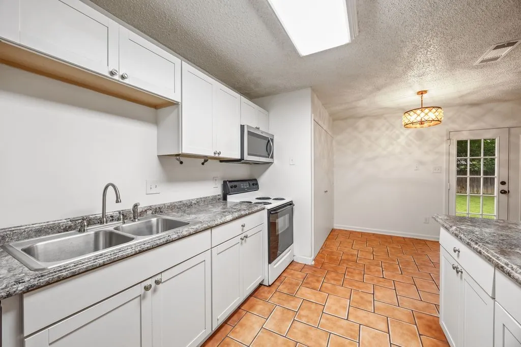 Single Family Residence For Sale in Tarrant County , 5625 Marlene, Haltom City, Texas 76148, 3 Bedroom, 2 Bathroom, 2 Garage spaces, 1,335 Sqft, built in 1977, mls#21276331, Real Estate Agent in Haltom City, Homes For Sale in Tarrant county, Homes For Sale in Haltom City, Realtor in Haltom City Texas, Real Estate Brokerage Independent Realty Texas, Luminita Cordes Realtor