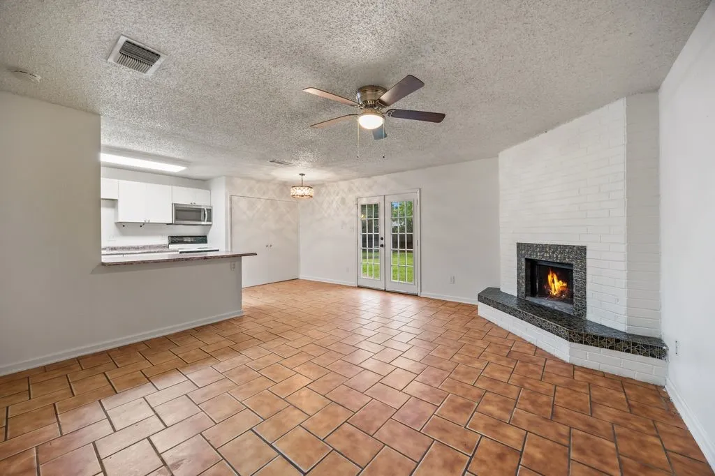 Single Family Residence For Sale in Tarrant County , 5625 Marlene, Haltom City, Texas 76148, 3 Bedroom, 2 Bathroom, 2 Garage spaces, 1,335 Sqft, built in 1977, mls#21276331, Real Estate Agent in Haltom City, Homes For Sale in Tarrant county, Homes For Sale in Haltom City, Realtor in Haltom City Texas, Real Estate Brokerage Independent Realty Texas, Luminita Cordes Realtor