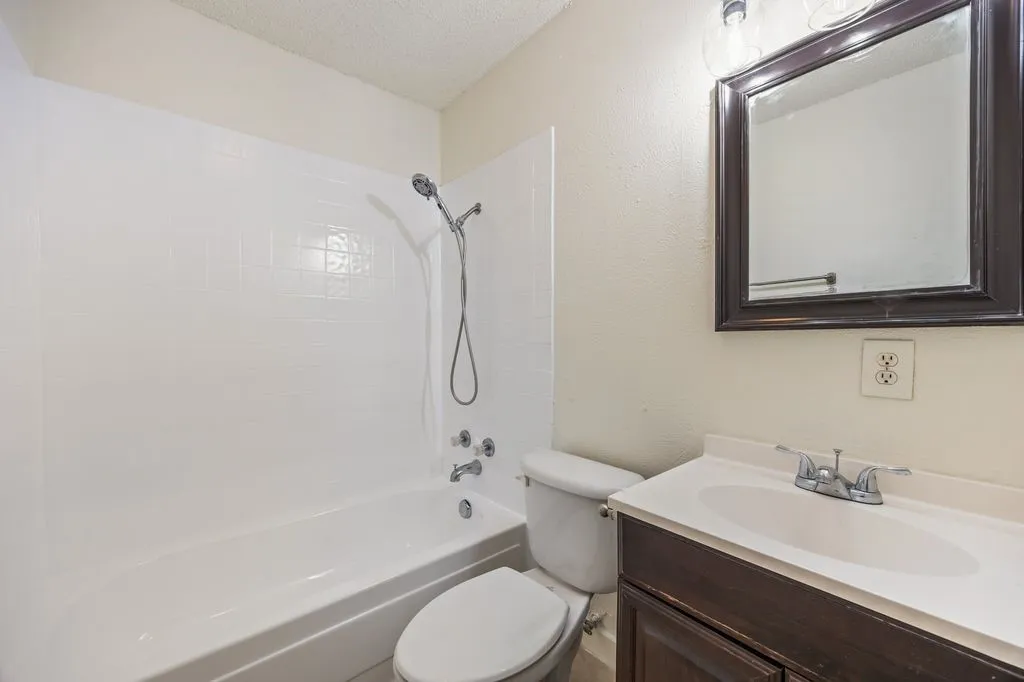 Single Family Residence For Sale in Tarrant County , 5625 Marlene, Haltom City, Texas 76148, 3 Bedroom, 2 Bathroom, 2 Garage spaces, 1,335 Sqft, built in 1977, mls#21276331, Real Estate Agent in Haltom City, Homes For Sale in Tarrant county, Homes For Sale in Haltom City, Realtor in Haltom City Texas, Real Estate Brokerage Independent Realty Texas, Luminita Cordes Realtor