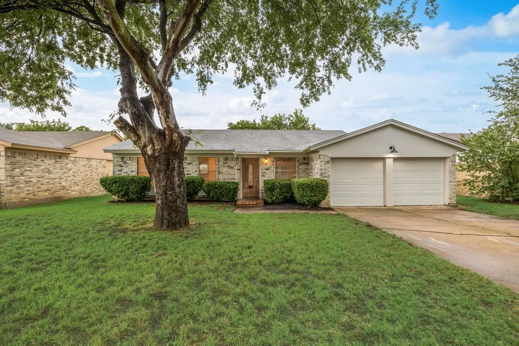 Single Family Residence For Sale in Tarrant County , 5625 Marlene, Haltom City, Texas 76148, 3 Bedroom, 2 Bathroom, 2 Garage spaces, 1,335 Sqft, built in 1977, mls#21276331, Real Estate Agent in Haltom City, Homes For Sale in Tarrant county, Homes For Sale in Haltom City, Realtor in Haltom City Texas, Real Estate Brokerage Independent Realty Texas, Luminita Cordes Realtor