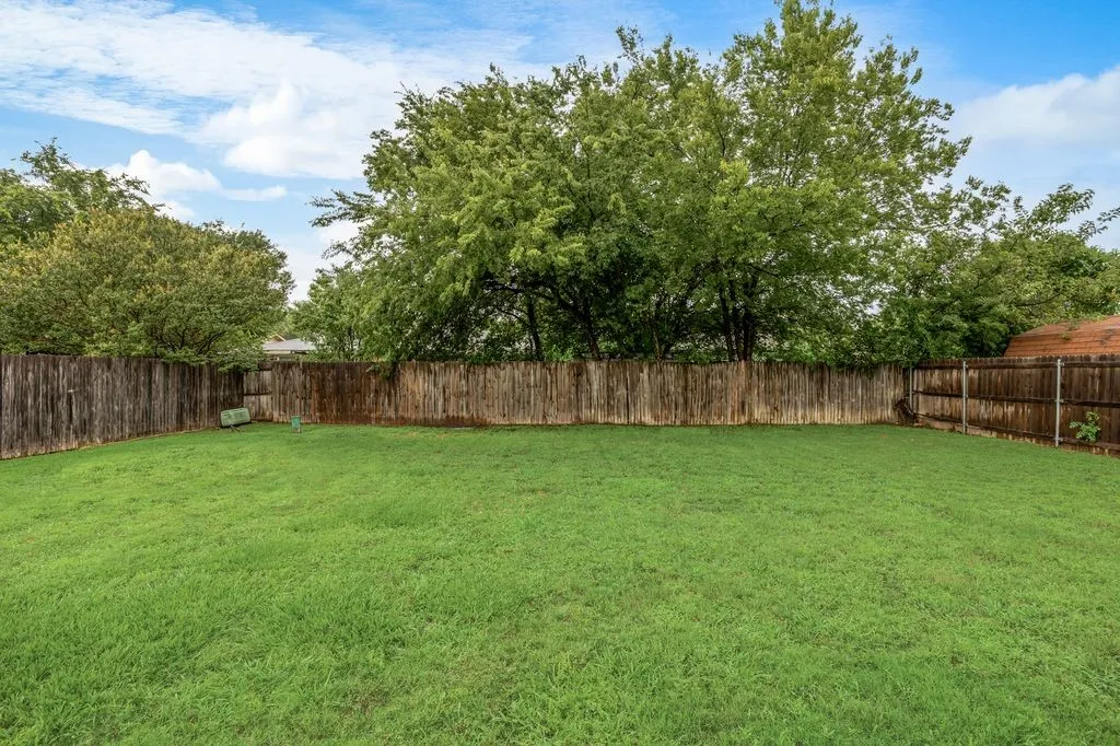 Single Family Residence For Sale in Tarrant County , 5625 Marlene, Haltom City, Texas 76148, 3 Bedroom, 2 Bathroom, 2 Garage spaces, 1,335 Sqft, built in 1977, mls#21276331, Real Estate Agent in Haltom City, Homes For Sale in Tarrant county, Homes For Sale in Haltom City, Realtor in Haltom City Texas, Real Estate Brokerage Independent Realty Texas, Luminita Cordes Realtor