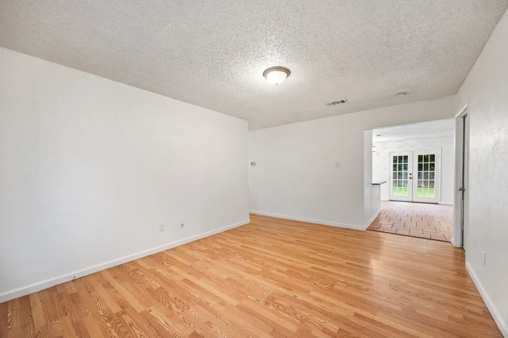 Single Family Residence For Sale in Tarrant County , 5625 Marlene, Haltom City, Texas 76148, 3 Bedroom, 2 Bathroom, 2 Garage spaces, 1,335 Sqft, built in 1977, mls#21276331, Real Estate Agent in Haltom City, Homes For Sale in Tarrant county, Homes For Sale in Haltom City, Realtor in Haltom City Texas, Real Estate Brokerage Independent Realty Texas, Luminita Cordes Realtor