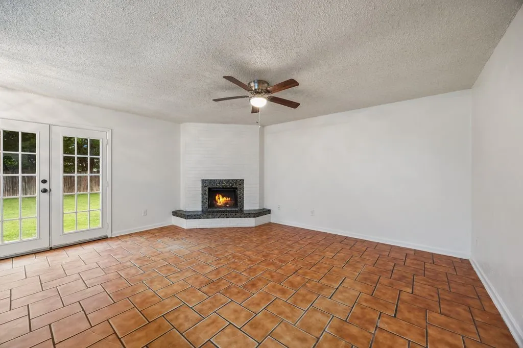 Single Family Residence For Sale in Tarrant County , 5625 Marlene, Haltom City, Texas 76148, 3 Bedroom, 2 Bathroom, 2 Garage spaces, 1,335 Sqft, built in 1977, mls#21276331, Real Estate Agent in Haltom City, Homes For Sale in Tarrant county, Homes For Sale in Haltom City, Realtor in Haltom City Texas, Real Estate Brokerage Independent Realty Texas, Luminita Cordes Realtor