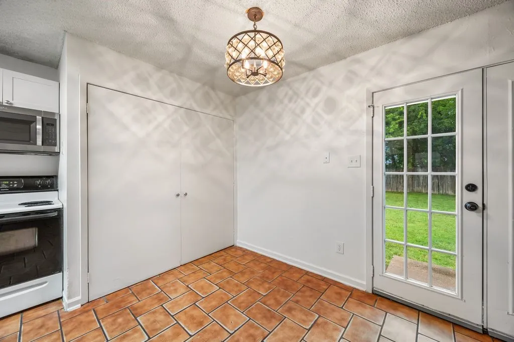 Single Family Residence For Sale in Tarrant County , 5625 Marlene, Haltom City, Texas 76148, 3 Bedroom, 2 Bathroom, 2 Garage spaces, 1,335 Sqft, built in 1977, mls#21276331, Real Estate Agent in Haltom City, Homes For Sale in Tarrant county, Homes For Sale in Haltom City, Realtor in Haltom City Texas, Real Estate Brokerage Independent Realty Texas, Luminita Cordes Realtor