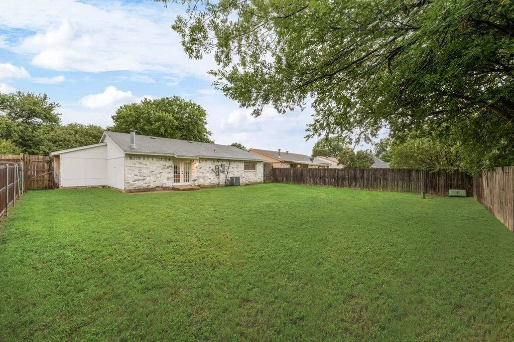 Single Family Residence For Sale in Tarrant County , 5625 Marlene, Haltom City, Texas 76148, 3 Bedroom, 2 Bathroom, 2 Garage spaces, 1,335 Sqft, built in 1977, mls#21276331, Real Estate Agent in Haltom City, Homes For Sale in Tarrant county, Homes For Sale in Haltom City, Realtor in Haltom City Texas, Real Estate Brokerage Independent Realty Texas, Luminita Cordes Realtor