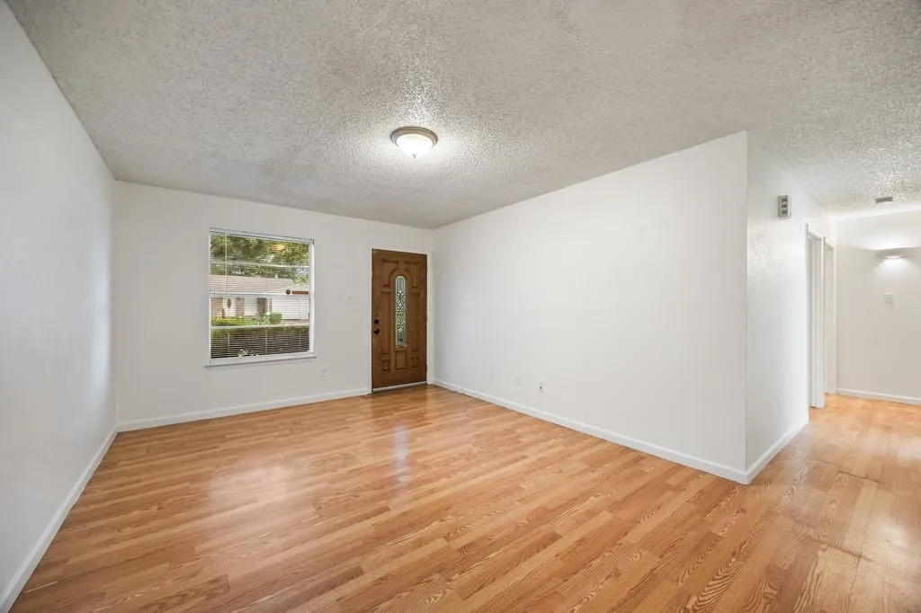 Single Family Residence For Sale in Tarrant County , 5625 Marlene, Haltom City, Texas 76148, 3 Bedroom, 2 Bathroom, 2 Garage spaces, 1,335 Sqft, built in 1977, mls#21276331, Real Estate Agent in Haltom City, Homes For Sale in Tarrant county, Homes For Sale in Haltom City, Realtor in Haltom City Texas, Real Estate Brokerage Independent Realty Texas, Luminita Cordes Realtor