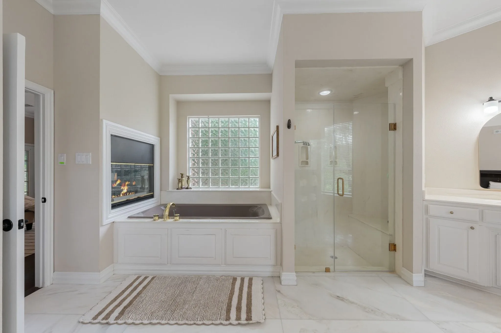 Single Family Residence For Sale in Tarrant County , 302 W Charlottesville Avenue, Colleyville, Texas 76034, 5 Bedroom, 5 Bathroom, 3 Garage spaces, 4,795 Sqft, built in 1992, mls#21275029, Real Estate Agent in Colleyville, Homes For Sale in Tarrant county, Homes For Sale in Colleyville, Realtor in Colleyville Texas, Real Estate Brokerage Independent Realty Texas, Luminita Cordes Realtor