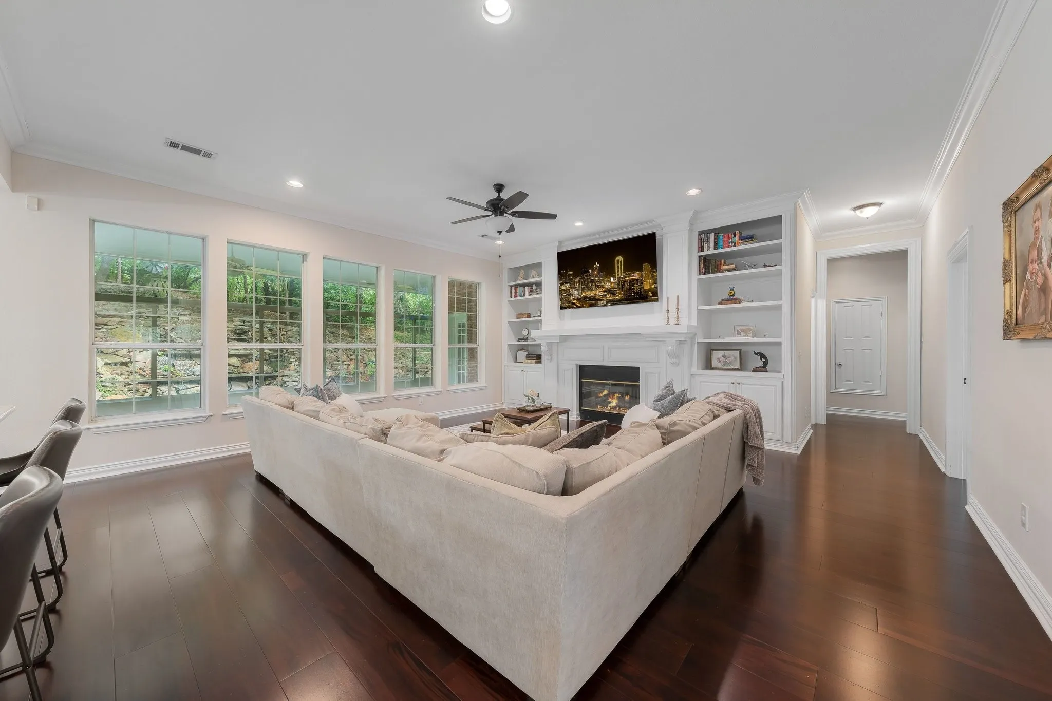 Single Family Residence For Sale in Tarrant County , 302 W Charlottesville Avenue, Colleyville, Texas 76034, 5 Bedroom, 5 Bathroom, 3 Garage spaces, 4,795 Sqft, built in 1992, mls#21275029, Real Estate Agent in Colleyville, Homes For Sale in Tarrant county, Homes For Sale in Colleyville, Realtor in Colleyville Texas, Real Estate Brokerage Independent Realty Texas, Luminita Cordes Realtor