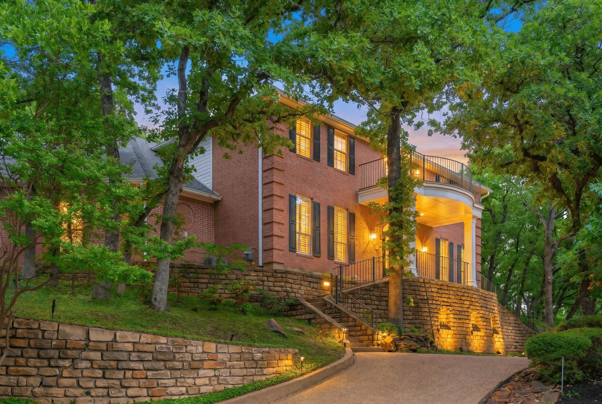 Single Family Residence For Sale in Tarrant County , 302 W Charlottesville Avenue, Colleyville, Texas 76034, 5 Bedroom, 5 Bathroom, 3 Garage spaces, 4,795 Sqft, built in 1992, mls#21275029, Real Estate Agent in Colleyville, Homes For Sale in Tarrant county, Homes For Sale in Colleyville, Realtor in Colleyville Texas, Real Estate Brokerage Independent Realty Texas, Luminita Cordes Realtor