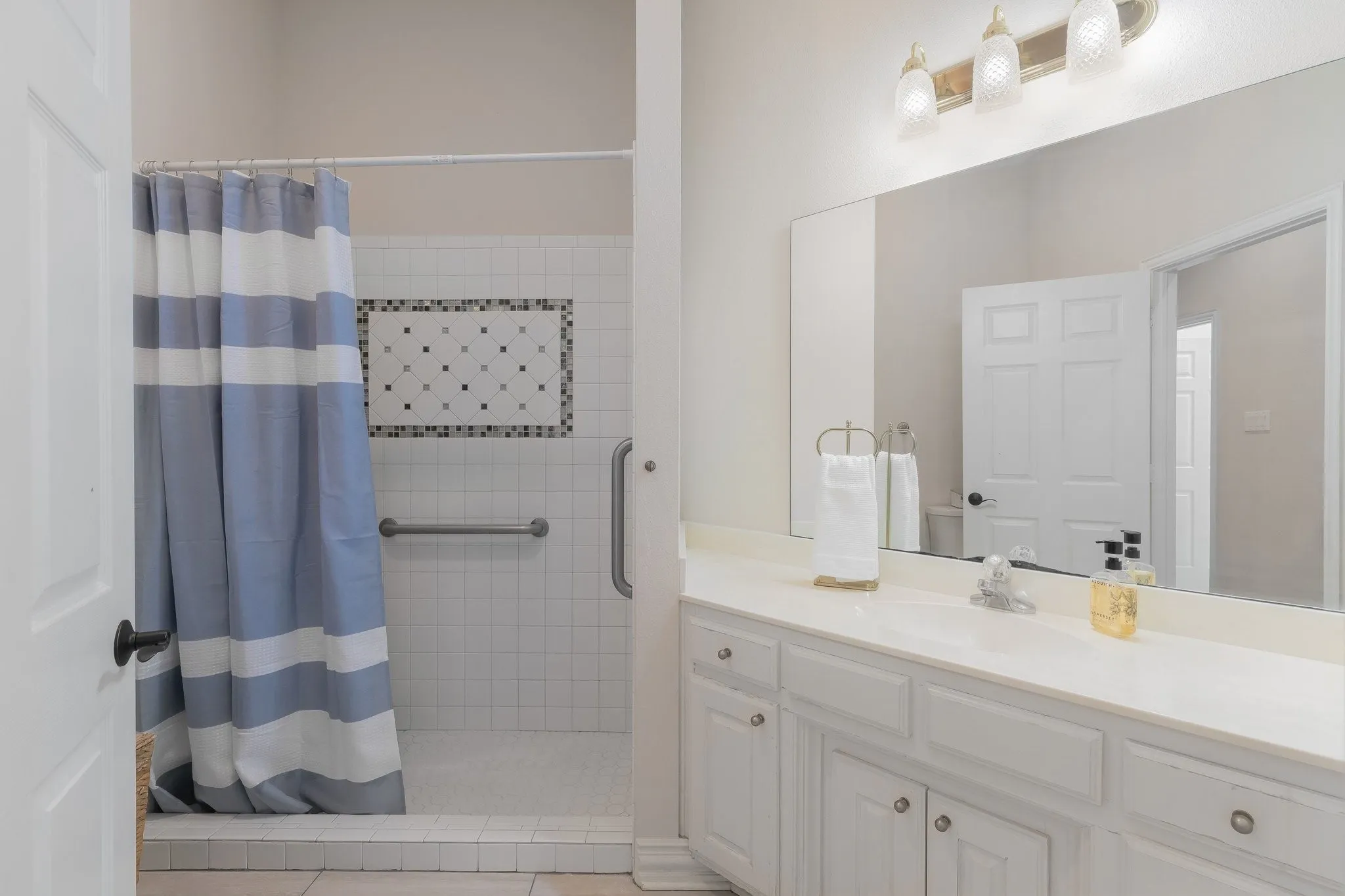 Single Family Residence For Sale in Tarrant County , 302 W Charlottesville Avenue, Colleyville, Texas 76034, 5 Bedroom, 5 Bathroom, 3 Garage spaces, 4,795 Sqft, built in 1992, mls#21275029, Real Estate Agent in Colleyville, Homes For Sale in Tarrant county, Homes For Sale in Colleyville, Realtor in Colleyville Texas, Real Estate Brokerage Independent Realty Texas, Luminita Cordes Realtor