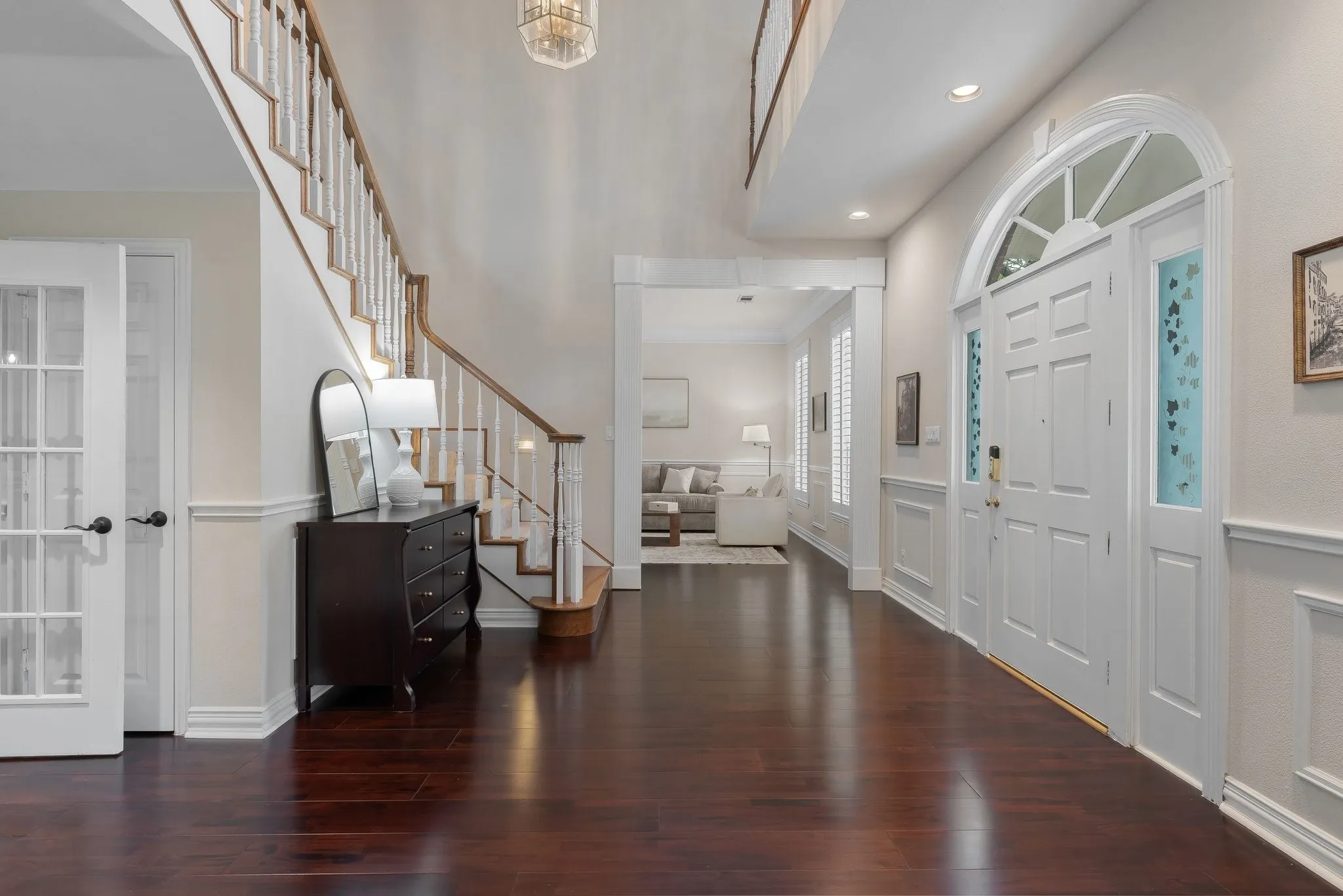 Single Family Residence For Sale in Tarrant County , 302 W Charlottesville Avenue, Colleyville, Texas 76034, 5 Bedroom, 5 Bathroom, 3 Garage spaces, 4,795 Sqft, built in 1992, mls#21275029, Real Estate Agent in Colleyville, Homes For Sale in Tarrant county, Homes For Sale in Colleyville, Realtor in Colleyville Texas, Real Estate Brokerage Independent Realty Texas, Luminita Cordes Realtor