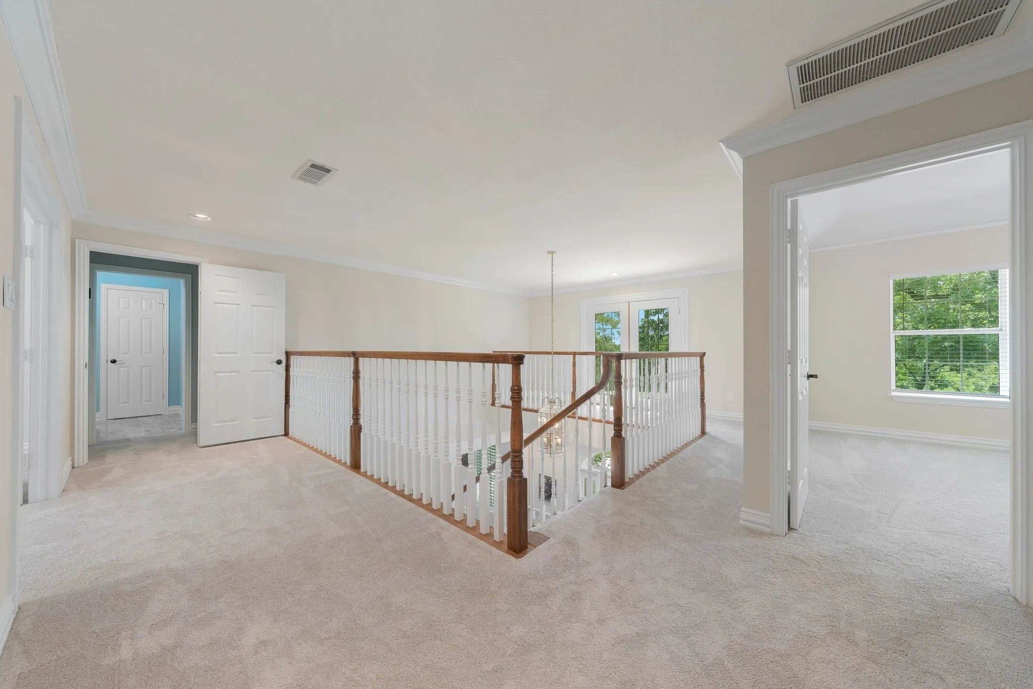 Single Family Residence For Sale in Tarrant County , 302 W Charlottesville Avenue, Colleyville, Texas 76034, 5 Bedroom, 5 Bathroom, 3 Garage spaces, 4,795 Sqft, built in 1992, mls#21275029, Real Estate Agent in Colleyville, Homes For Sale in Tarrant county, Homes For Sale in Colleyville, Realtor in Colleyville Texas, Real Estate Brokerage Independent Realty Texas, Luminita Cordes Realtor