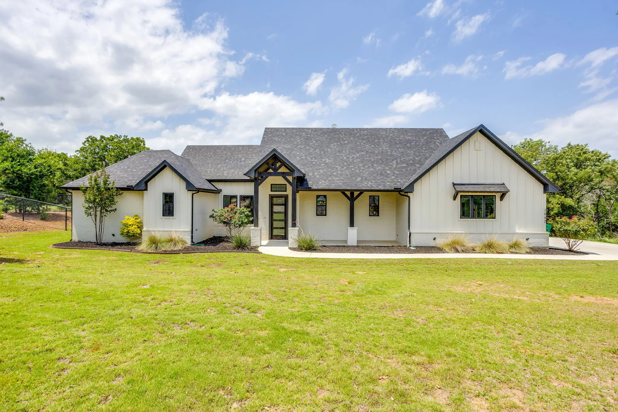 Single Family Residence For Sale in Parker County , 1057 Resolute Road, Millsap, Texas 76066, 4 Bedroom, 3 Bathroom, 2 Garage spaces, 2,156 Sqft, built in 2021, mls#21276335, Real Estate Agent in Millsap, Homes For Sale in Parker county, Homes For Sale in Millsap, Realtor in Millsap Texas, Real Estate Brokerage Independent Realty Texas, Luminita Cordes Realtor