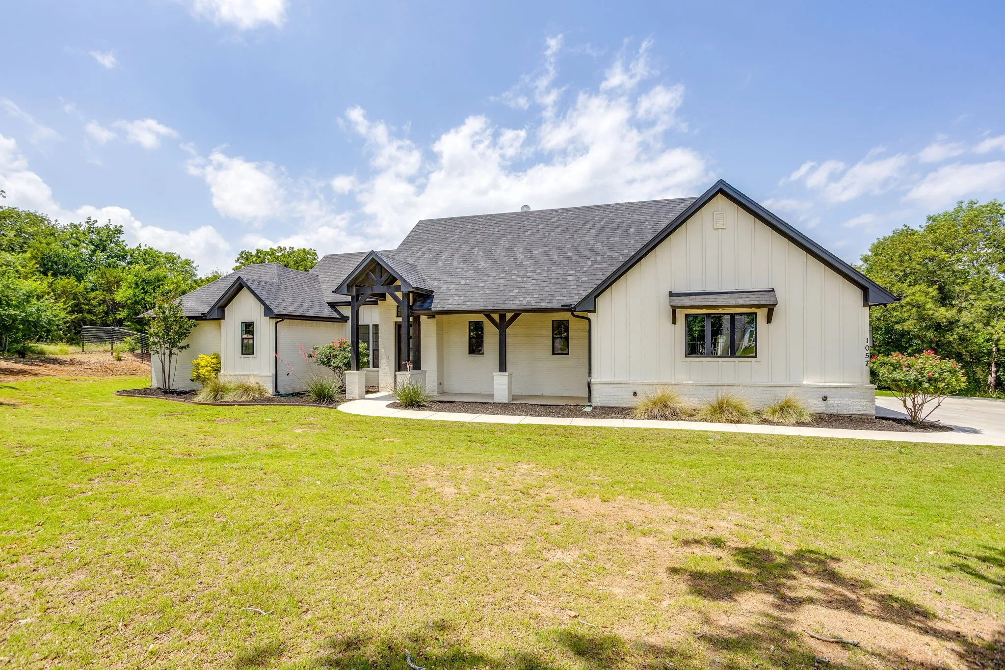 Single Family Residence For Sale in Parker County , 1057 Resolute Road, Millsap, Texas 76066, 4 Bedroom, 3 Bathroom, 2 Garage spaces, 2,156 Sqft, built in 2021, mls#21276335, Real Estate Agent in Millsap, Homes For Sale in Parker county, Homes For Sale in Millsap, Realtor in Millsap Texas, Real Estate Brokerage Independent Realty Texas, Luminita Cordes Realtor