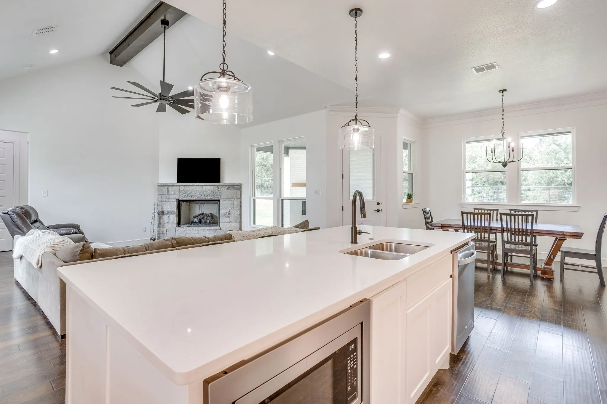 Single Family Residence For Sale in Parker County , 1057 Resolute Road, Millsap, Texas 76066, 4 Bedroom, 3 Bathroom, 2 Garage spaces, 2,156 Sqft, built in 2021, mls#21276335, Real Estate Agent in Millsap, Homes For Sale in Parker county, Homes For Sale in Millsap, Realtor in Millsap Texas, Real Estate Brokerage Independent Realty Texas, Luminita Cordes Realtor