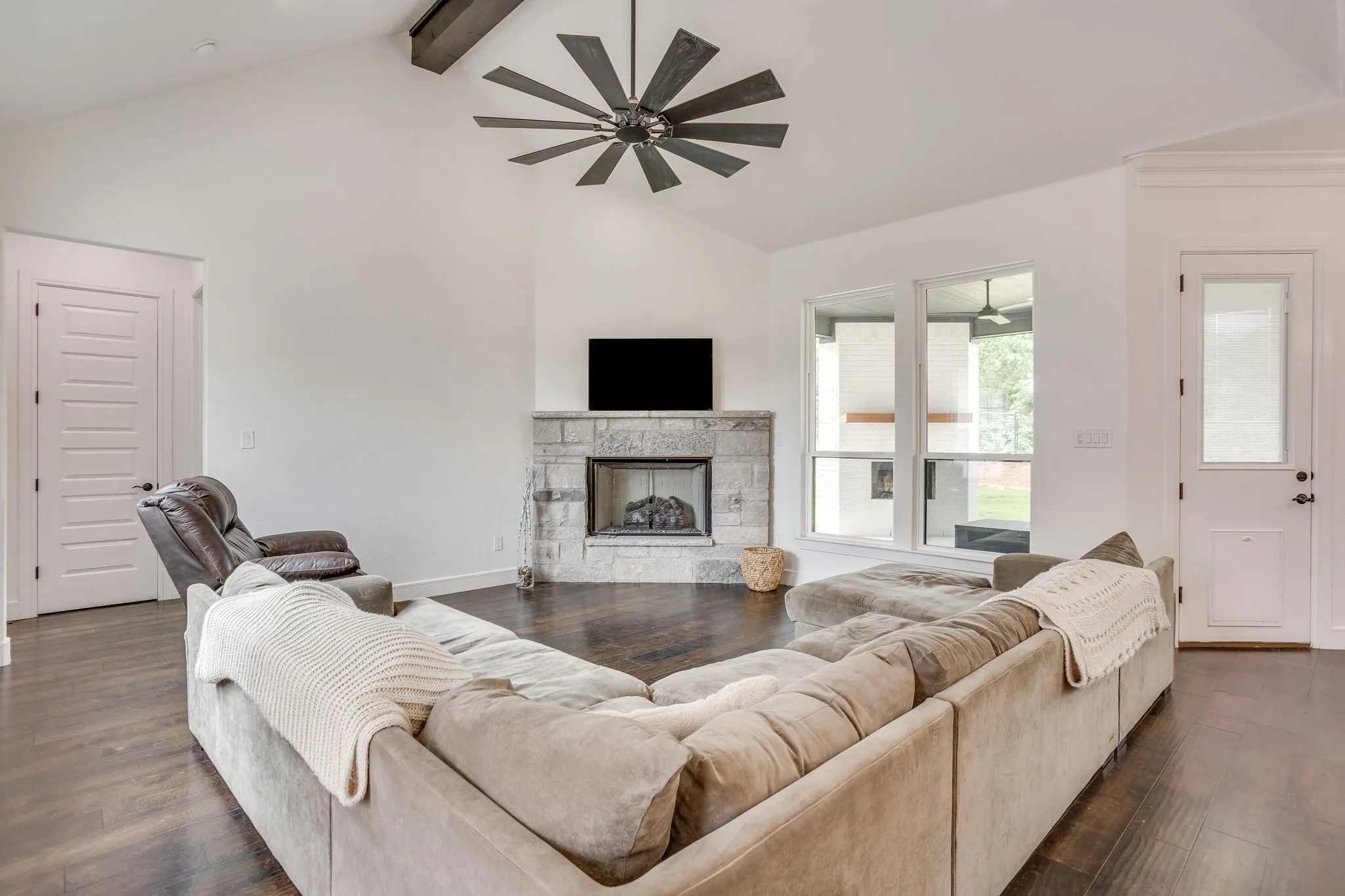 Single Family Residence For Sale in Parker County , 1057 Resolute Road, Millsap, Texas 76066, 4 Bedroom, 3 Bathroom, 2 Garage spaces, 2,156 Sqft, built in 2021, mls#21276335, Real Estate Agent in Millsap, Homes For Sale in Parker county, Homes For Sale in Millsap, Realtor in Millsap Texas, Real Estate Brokerage Independent Realty Texas, Luminita Cordes Realtor