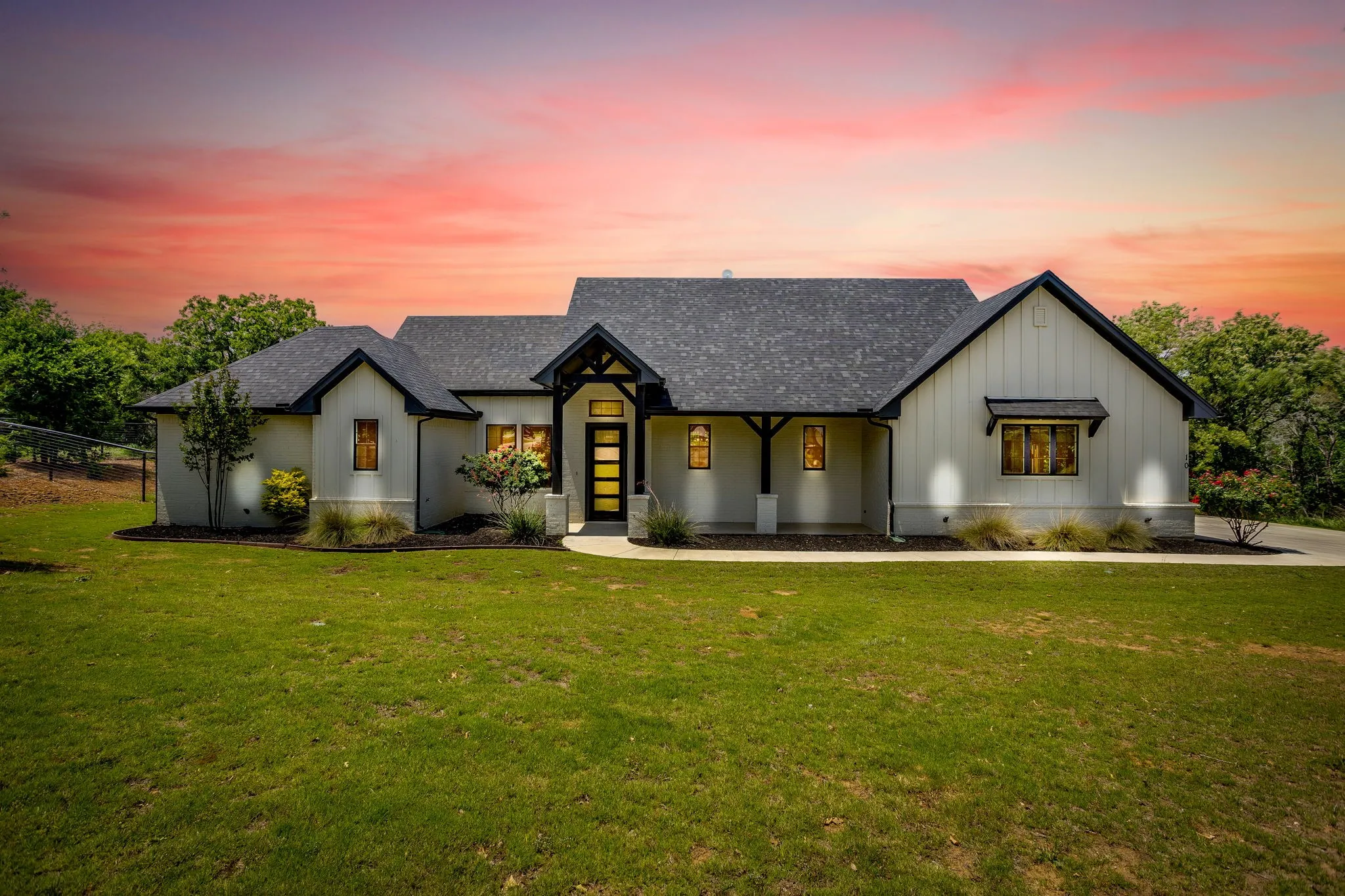 Single Family Residence For Sale in Parker County , 1057 Resolute Road, Millsap, Texas 76066, 4 Bedroom, 3 Bathroom, 2 Garage spaces, 2,156 Sqft, built in 2021, mls#21276335, Real Estate Agent in Millsap, Homes For Sale in Parker county, Homes For Sale in Millsap, Realtor in Millsap Texas, Real Estate Brokerage Independent Realty Texas, Luminita Cordes Realtor