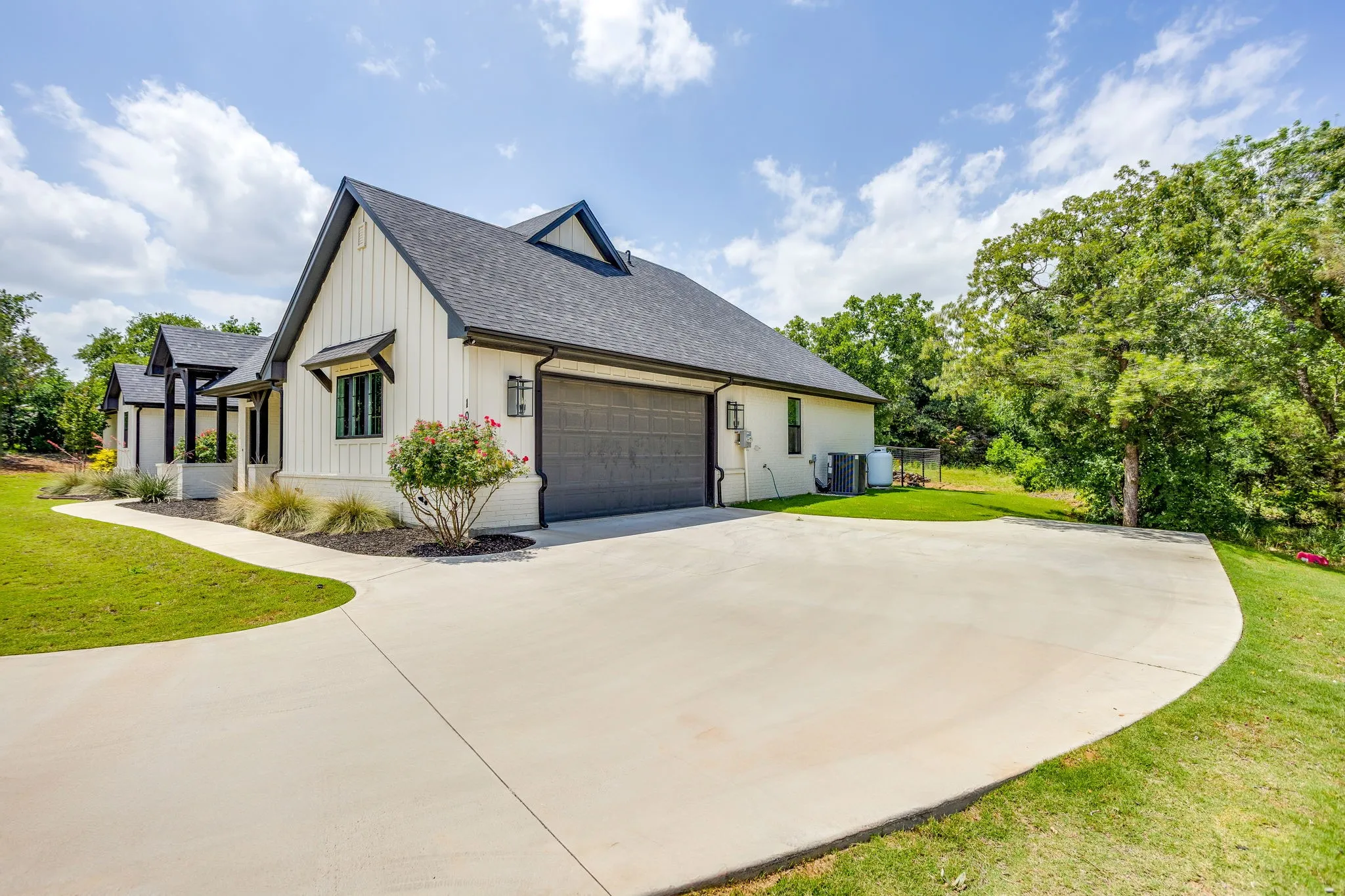 Single Family Residence For Sale in Parker County , 1057 Resolute Road, Millsap, Texas 76066, 4 Bedroom, 3 Bathroom, 2 Garage spaces, 2,156 Sqft, built in 2021, mls#21276335, Real Estate Agent in Millsap, Homes For Sale in Parker county, Homes For Sale in Millsap, Realtor in Millsap Texas, Real Estate Brokerage Independent Realty Texas, Luminita Cordes Realtor