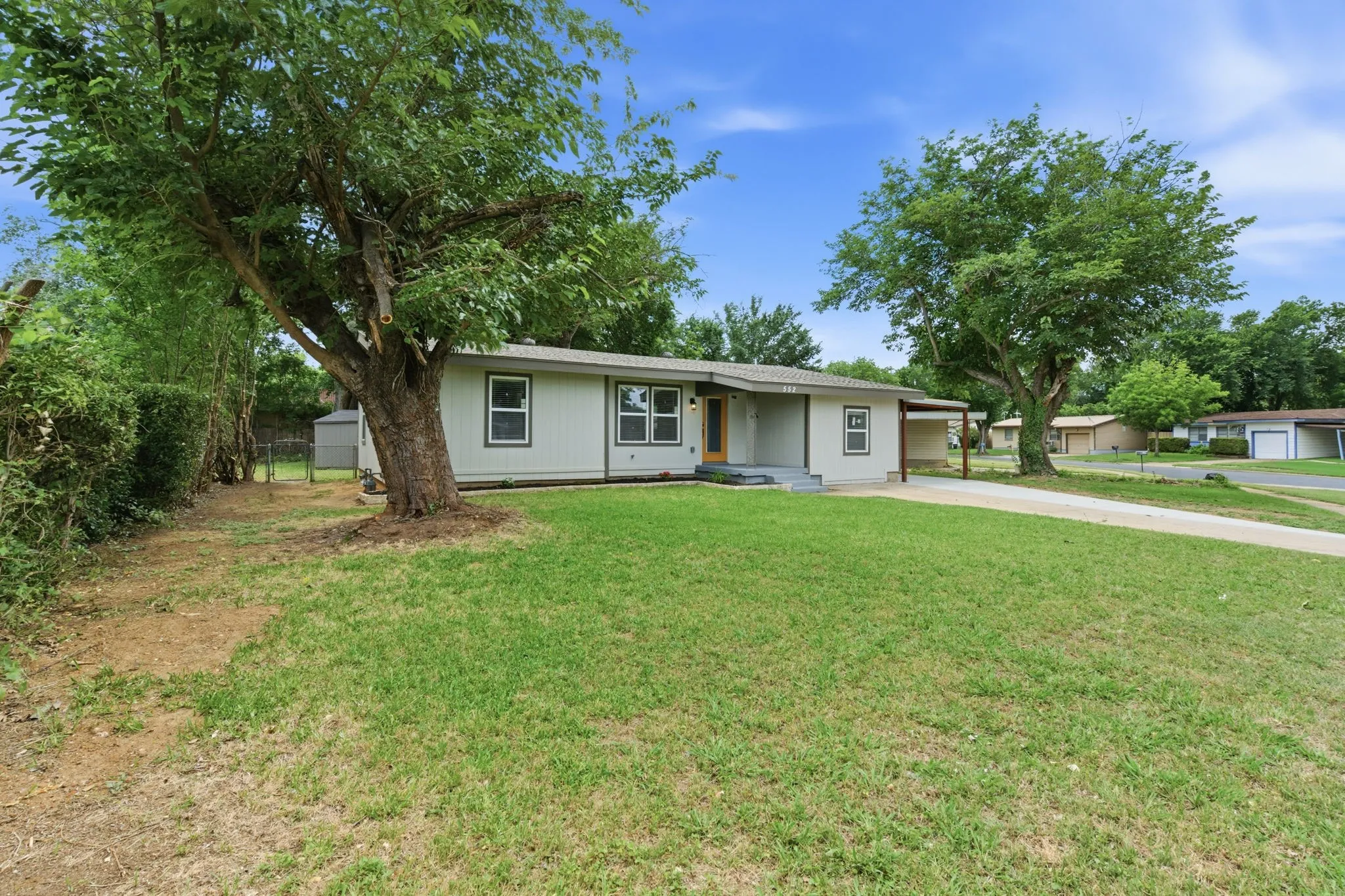 Single Family Residence For Sale in Tarrant County , 552 Souder Drive, Hurst, Texas 76053, 3 Bedroom, 2 Bathroom, Garage spaces, 1,112 Sqft, built in 1956, mls#21276280, Real Estate Agent in Hurst, Homes For Sale in Tarrant county, Homes For Sale in Hurst, Realtor in Hurst Texas, Real Estate Brokerage Independent Realty Texas, Luminita Cordes Realtor