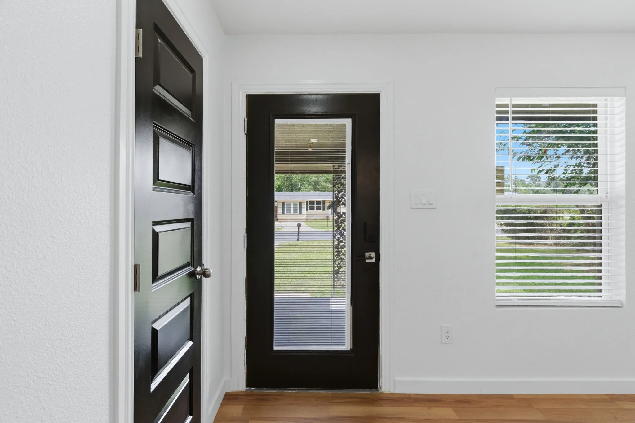 Single Family Residence For Sale in Tarrant County , 552 Souder Drive, Hurst, Texas 76053, 3 Bedroom, 2 Bathroom, Garage spaces, 1,112 Sqft, built in 1956, mls#21276280, Real Estate Agent in Hurst, Homes For Sale in Tarrant county, Homes For Sale in Hurst, Realtor in Hurst Texas, Real Estate Brokerage Independent Realty Texas, Luminita Cordes Realtor
