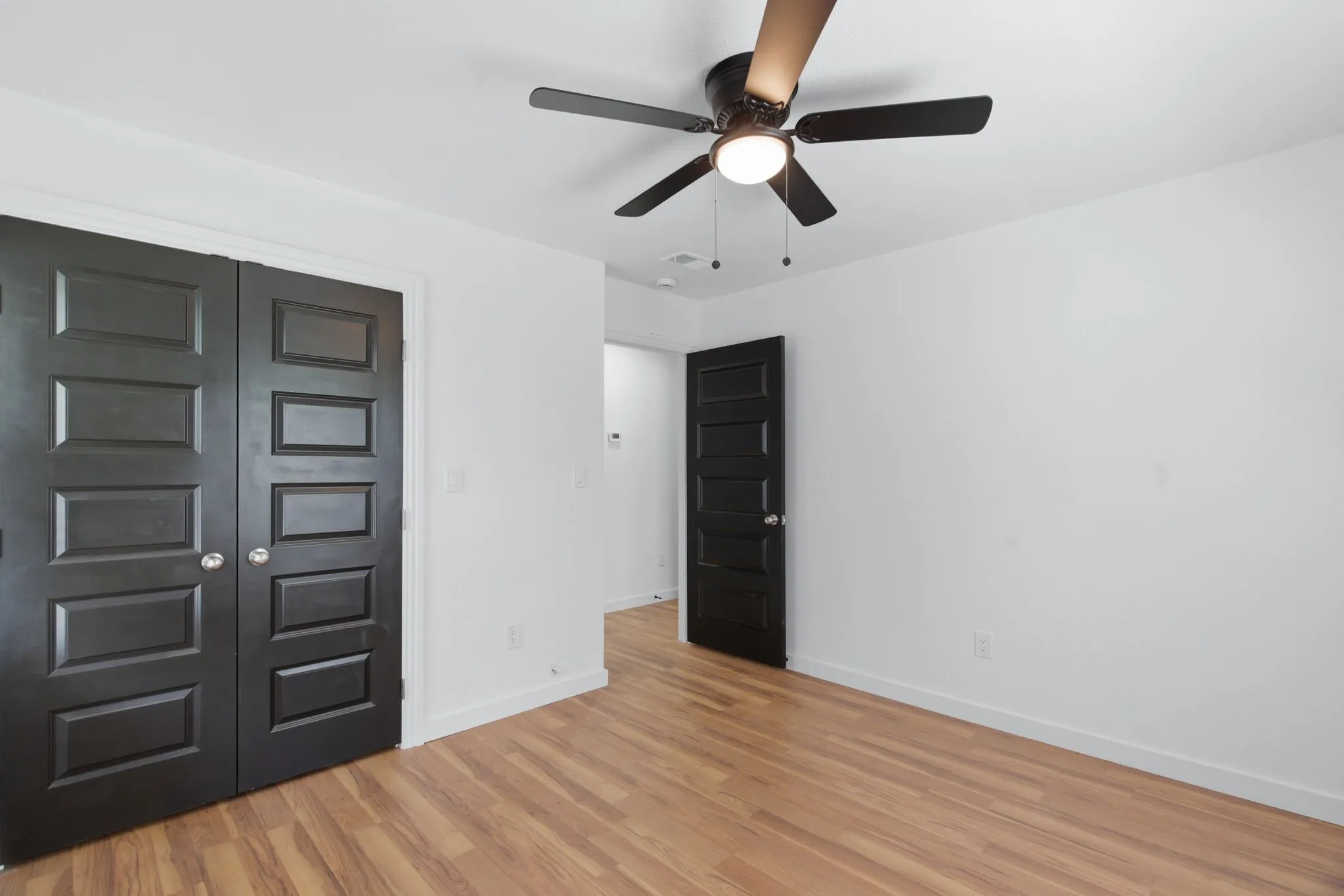 Single Family Residence For Sale in Tarrant County , 552 Souder Drive, Hurst, Texas 76053, 3 Bedroom, 2 Bathroom, Garage spaces, 1,112 Sqft, built in 1956, mls#21276280, Real Estate Agent in Hurst, Homes For Sale in Tarrant county, Homes For Sale in Hurst, Realtor in Hurst Texas, Real Estate Brokerage Independent Realty Texas, Luminita Cordes Realtor