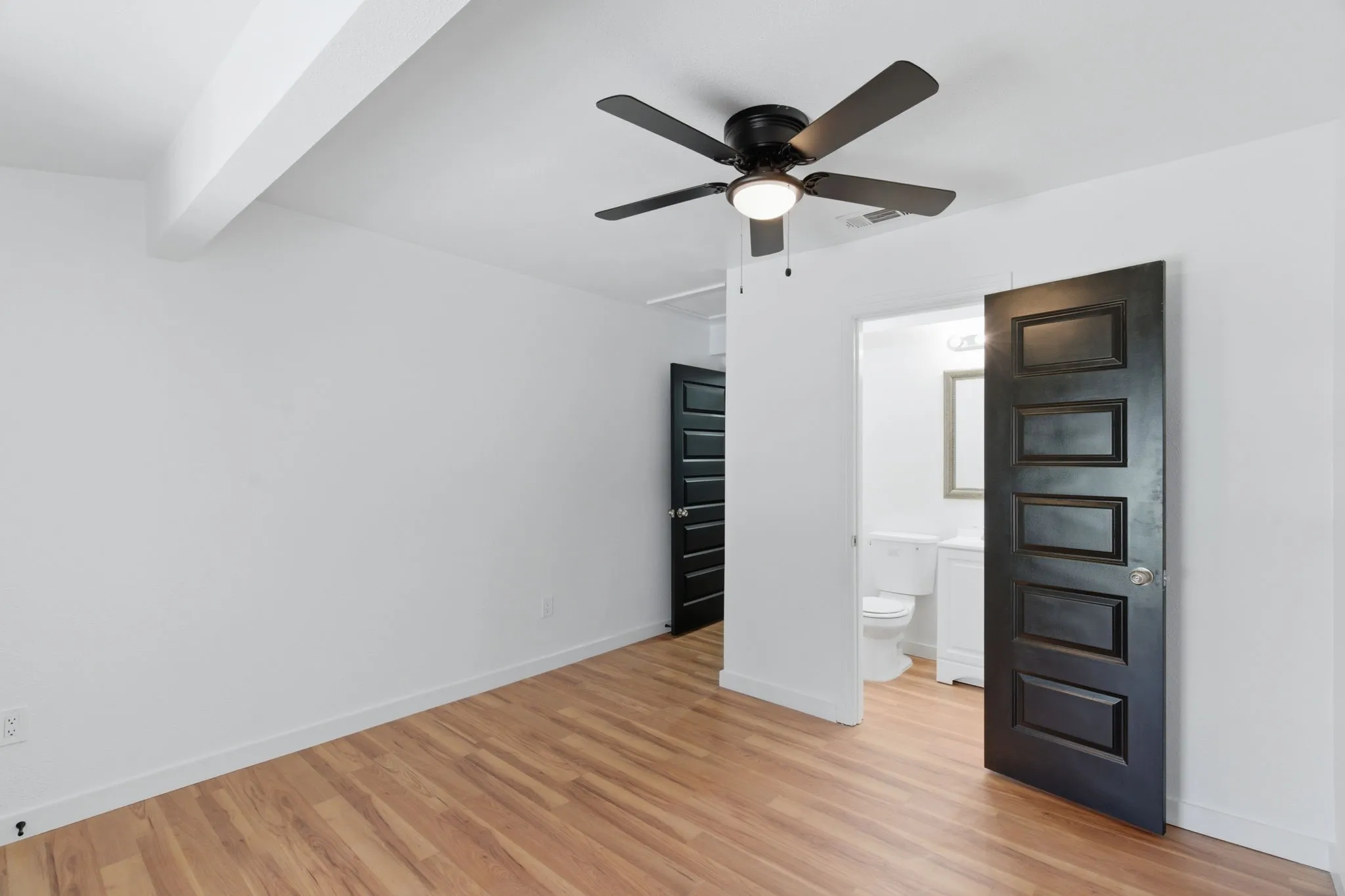 Single Family Residence For Sale in Tarrant County , 552 Souder Drive, Hurst, Texas 76053, 3 Bedroom, 2 Bathroom, Garage spaces, 1,112 Sqft, built in 1956, mls#21276280, Real Estate Agent in Hurst, Homes For Sale in Tarrant county, Homes For Sale in Hurst, Realtor in Hurst Texas, Real Estate Brokerage Independent Realty Texas, Luminita Cordes Realtor