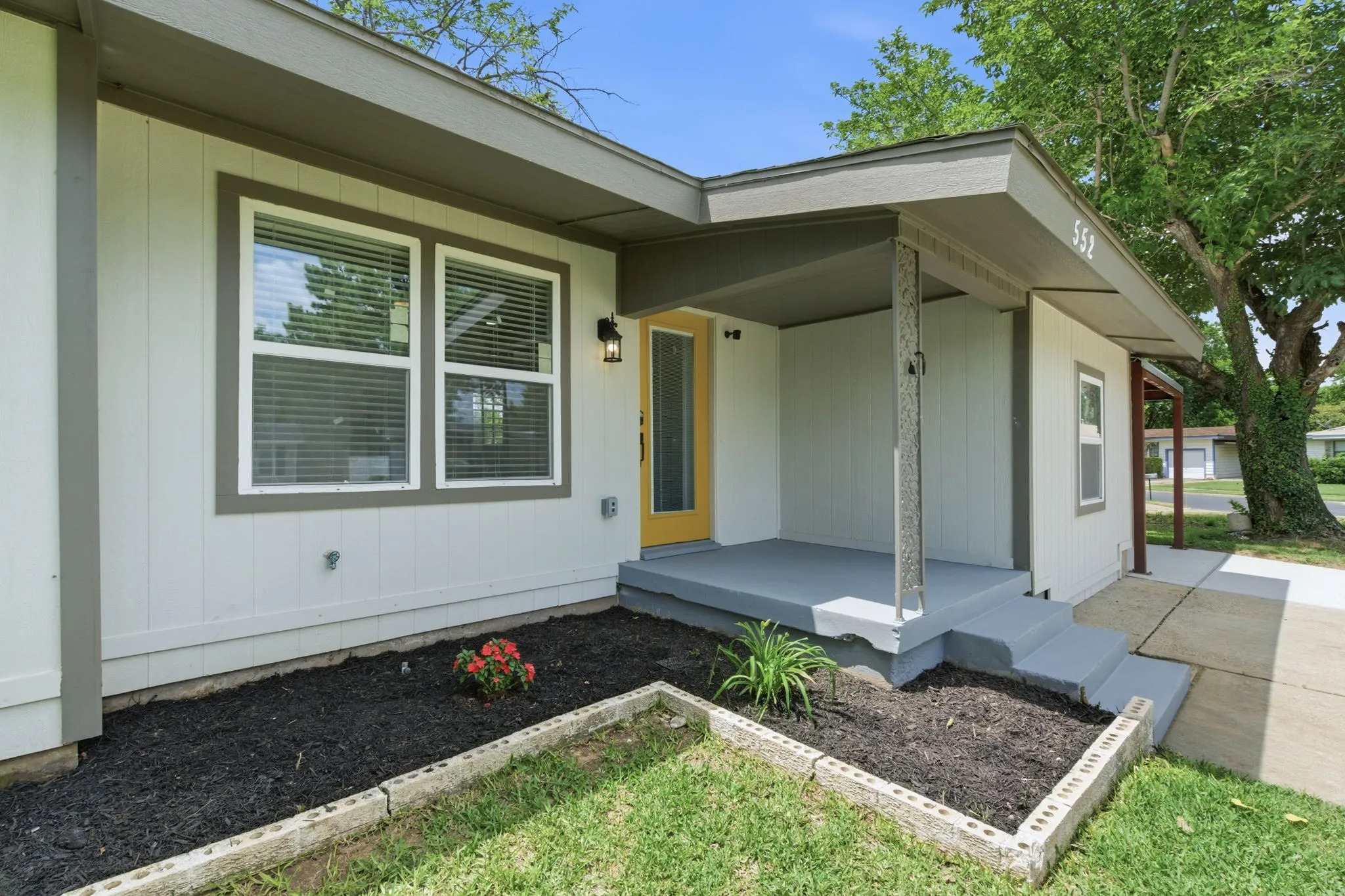 Single Family Residence For Sale in Tarrant County , 552 Souder Drive, Hurst, Texas 76053, 3 Bedroom, 2 Bathroom, Garage spaces, 1,112 Sqft, built in 1956, mls#21276280, Real Estate Agent in Hurst, Homes For Sale in Tarrant county, Homes For Sale in Hurst, Realtor in Hurst Texas, Real Estate Brokerage Independent Realty Texas, Luminita Cordes Realtor