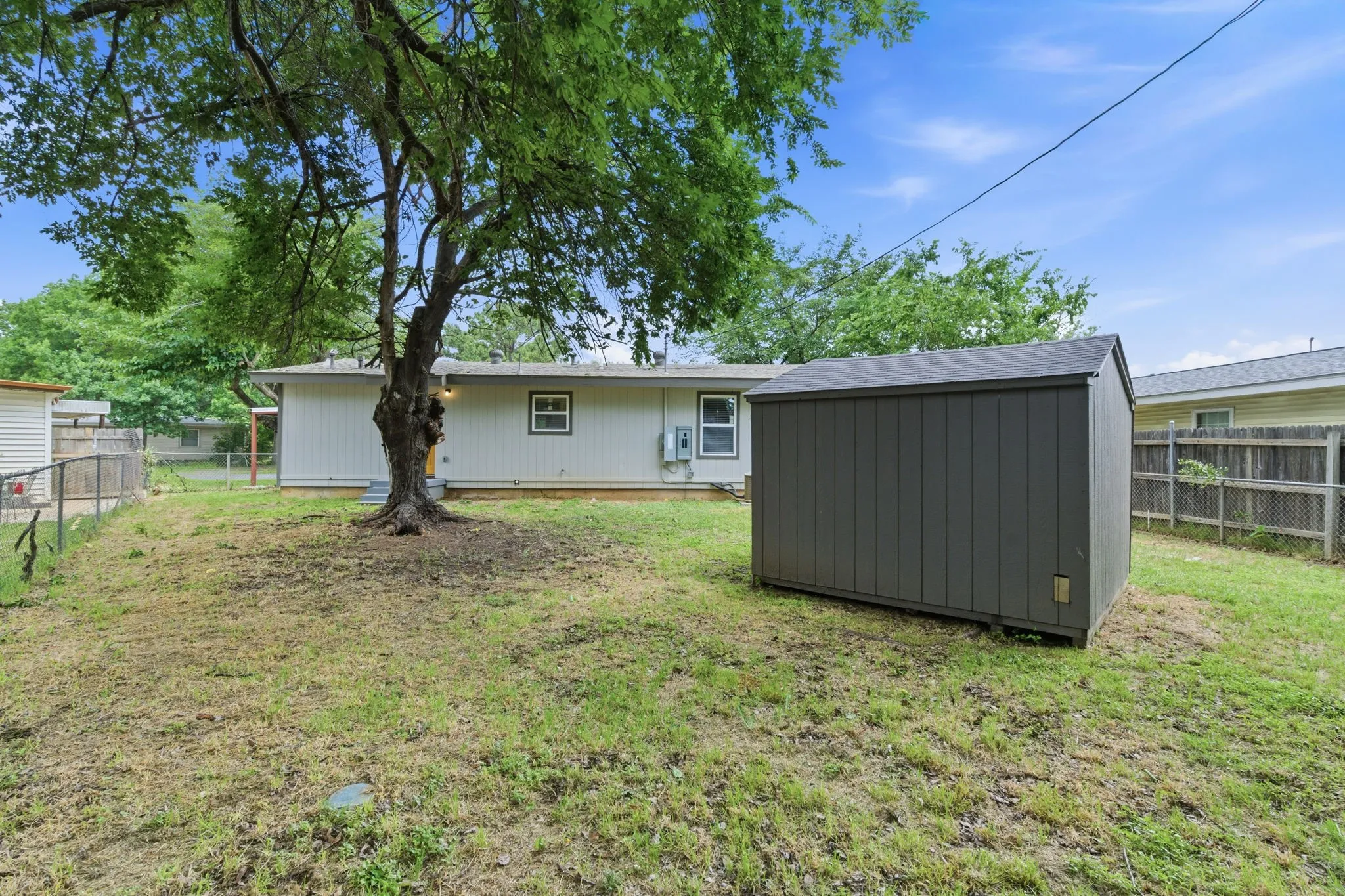 Single Family Residence For Sale in Tarrant County , 552 Souder Drive, Hurst, Texas 76053, 3 Bedroom, 2 Bathroom, Garage spaces, 1,112 Sqft, built in 1956, mls#21276280, Real Estate Agent in Hurst, Homes For Sale in Tarrant county, Homes For Sale in Hurst, Realtor in Hurst Texas, Real Estate Brokerage Independent Realty Texas, Luminita Cordes Realtor