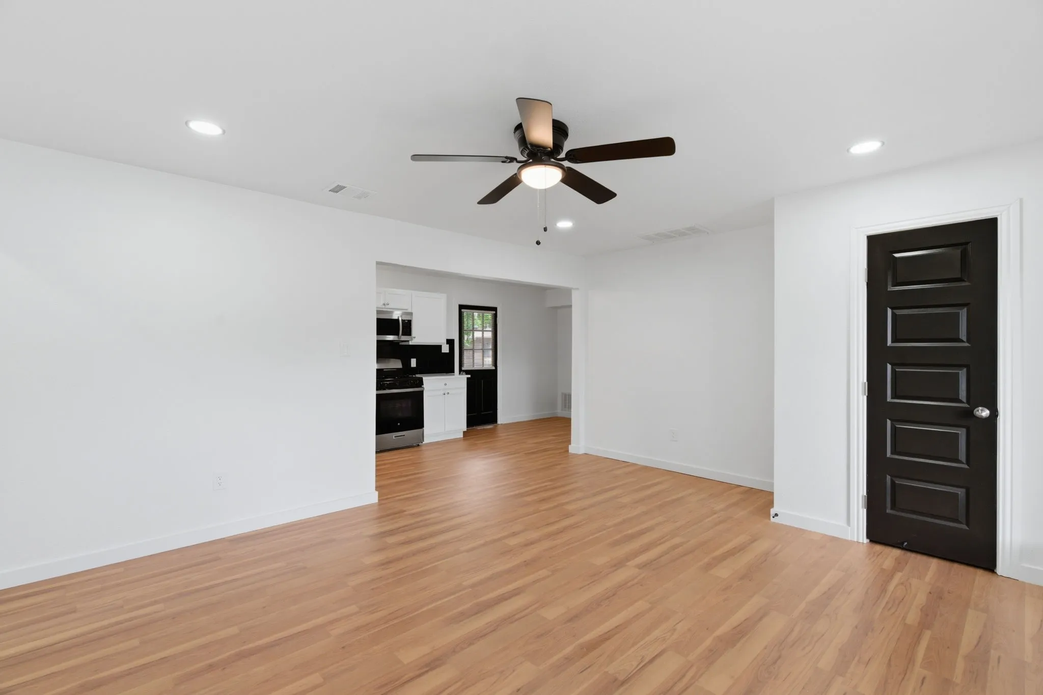 Single Family Residence For Sale in Tarrant County , 552 Souder Drive, Hurst, Texas 76053, 3 Bedroom, 2 Bathroom, Garage spaces, 1,112 Sqft, built in 1956, mls#21276280, Real Estate Agent in Hurst, Homes For Sale in Tarrant county, Homes For Sale in Hurst, Realtor in Hurst Texas, Real Estate Brokerage Independent Realty Texas, Luminita Cordes Realtor