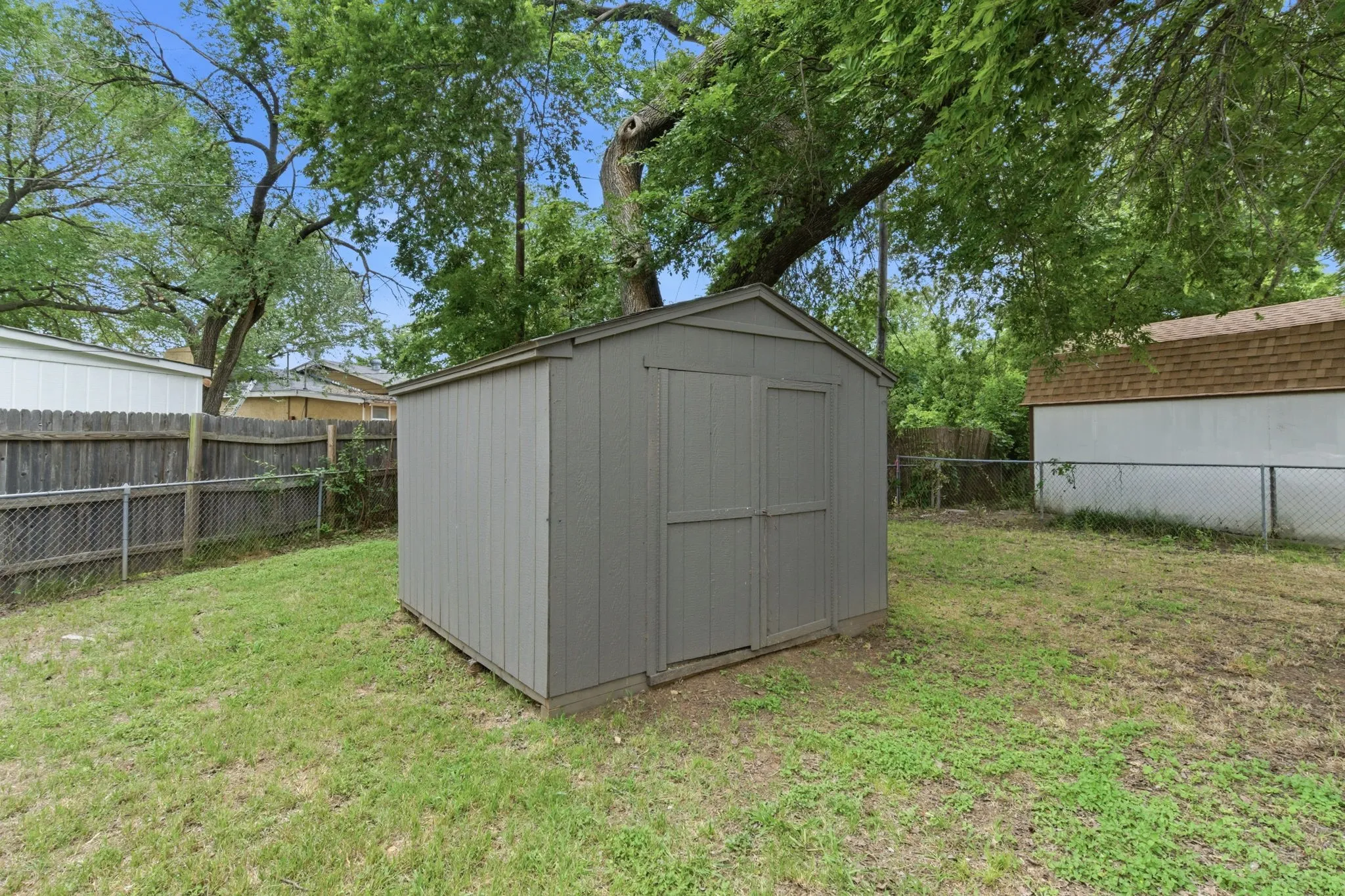 Single Family Residence For Sale in Tarrant County , 552 Souder Drive, Hurst, Texas 76053, 3 Bedroom, 2 Bathroom, Garage spaces, 1,112 Sqft, built in 1956, mls#21276280, Real Estate Agent in Hurst, Homes For Sale in Tarrant county, Homes For Sale in Hurst, Realtor in Hurst Texas, Real Estate Brokerage Independent Realty Texas, Luminita Cordes Realtor