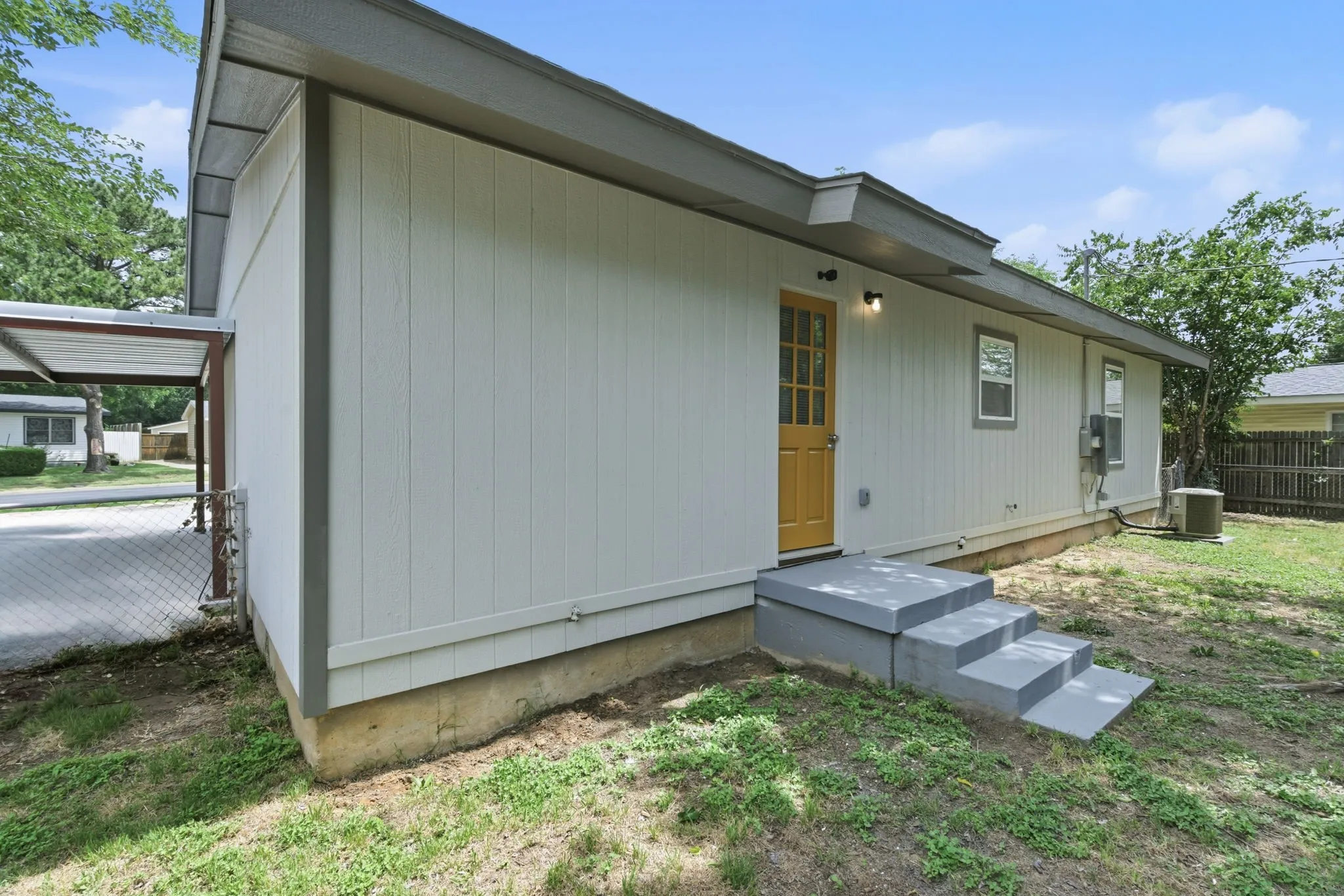Single Family Residence For Sale in Tarrant County , 552 Souder Drive, Hurst, Texas 76053, 3 Bedroom, 2 Bathroom, Garage spaces, 1,112 Sqft, built in 1956, mls#21276280, Real Estate Agent in Hurst, Homes For Sale in Tarrant county, Homes For Sale in Hurst, Realtor in Hurst Texas, Real Estate Brokerage Independent Realty Texas, Luminita Cordes Realtor