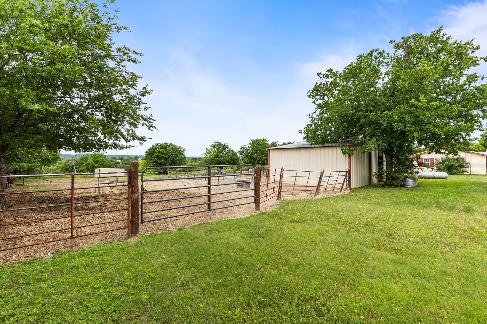 Single Family Residence For Sale in Bosque County , 418 S Broadway Street, Meridian, Texas 76665, 3 Bedroom, 1 Bathroom, Garage spaces, 1,118 Sqft, built in 1950, mls#21273040, Real Estate Agent in Meridian, Homes For Sale in Bosque county, Homes For Sale in Meridian, Realtor in Meridian Texas, Real Estate Brokerage Independent Realty Texas, Luminita Cordes Realtor