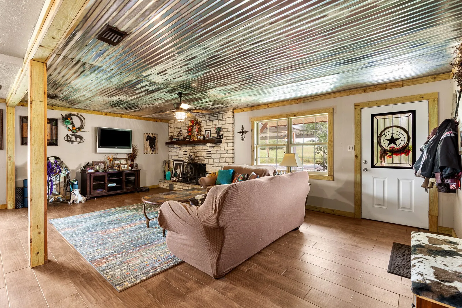 Single Family Residence For Sale in Bosque County , 418 S Broadway Street, Meridian, Texas 76665, 3 Bedroom, 1 Bathroom, Garage spaces, 1,118 Sqft, built in 1950, mls#21273040, Real Estate Agent in Meridian, Homes For Sale in Bosque county, Homes For Sale in Meridian, Realtor in Meridian Texas, Real Estate Brokerage Independent Realty Texas, Luminita Cordes Realtor