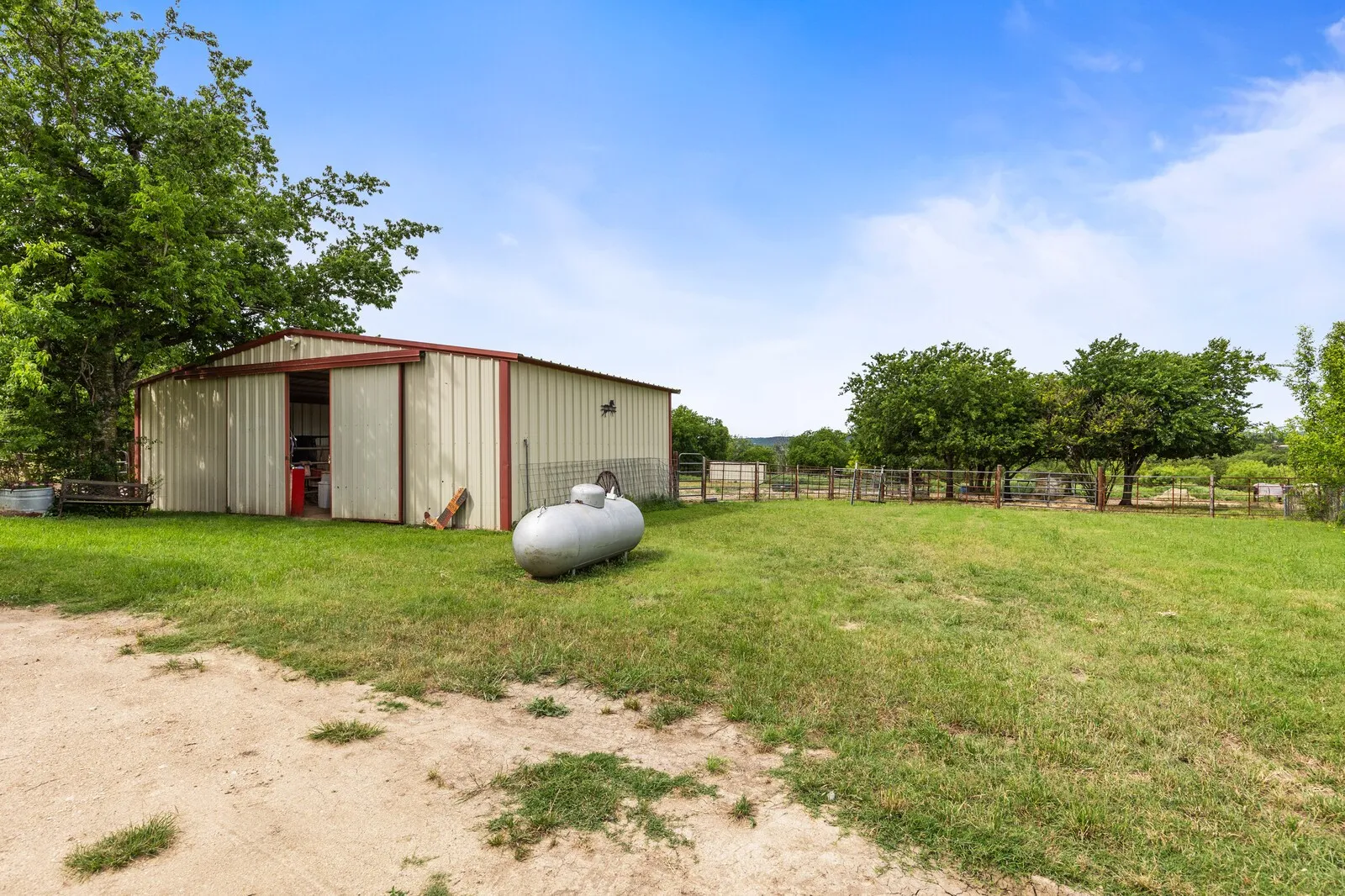 Single Family Residence For Sale in Bosque County , 418 S Broadway Street, Meridian, Texas 76665, 3 Bedroom, 1 Bathroom, Garage spaces, 1,118 Sqft, built in 1950, mls#21273040, Real Estate Agent in Meridian, Homes For Sale in Bosque county, Homes For Sale in Meridian, Realtor in Meridian Texas, Real Estate Brokerage Independent Realty Texas, Luminita Cordes Realtor