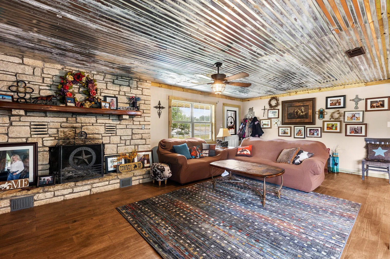 Single Family Residence For Sale in Bosque County , 418 S Broadway Street, Meridian, Texas 76665, 3 Bedroom, 1 Bathroom, Garage spaces, 1,118 Sqft, built in 1950, mls#21273040, Real Estate Agent in Meridian, Homes For Sale in Bosque county, Homes For Sale in Meridian, Realtor in Meridian Texas, Real Estate Brokerage Independent Realty Texas, Luminita Cordes Realtor