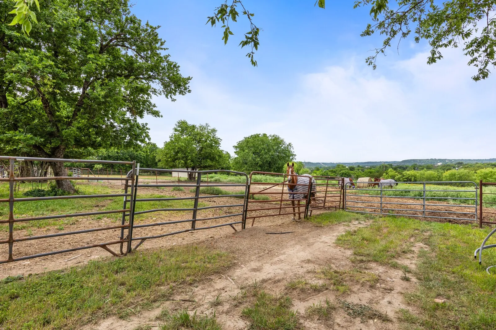 Single Family Residence For Sale in Bosque County , 418 S Broadway Street, Meridian, Texas 76665, 3 Bedroom, 1 Bathroom, Garage spaces, 1,118 Sqft, built in 1950, mls#21273040, Real Estate Agent in Meridian, Homes For Sale in Bosque county, Homes For Sale in Meridian, Realtor in Meridian Texas, Real Estate Brokerage Independent Realty Texas, Luminita Cordes Realtor