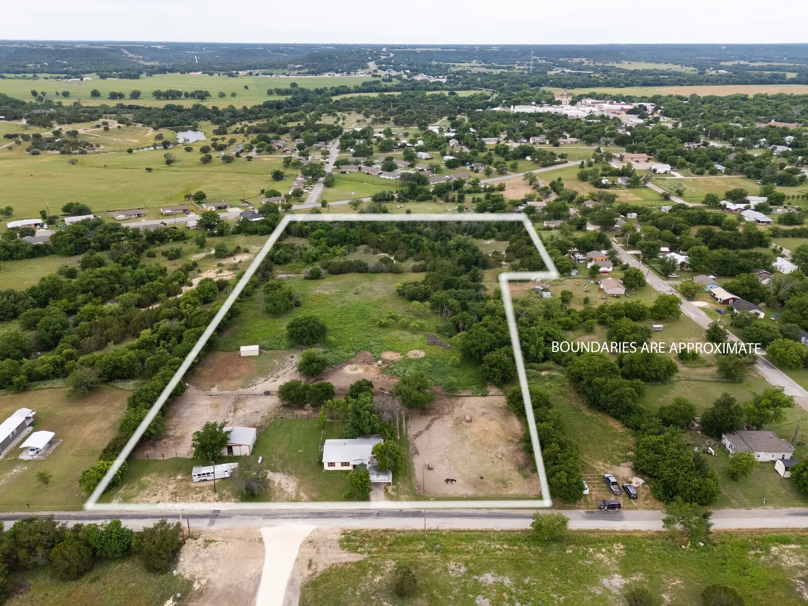 Single Family Residence For Sale in Bosque County , 418 S Broadway Street, Meridian, Texas 76665, 3 Bedroom, 1 Bathroom, Garage spaces, 1,118 Sqft, built in 1950, mls#21273040, Real Estate Agent in Meridian, Homes For Sale in Bosque county, Homes For Sale in Meridian, Realtor in Meridian Texas, Real Estate Brokerage Independent Realty Texas, Luminita Cordes Realtor