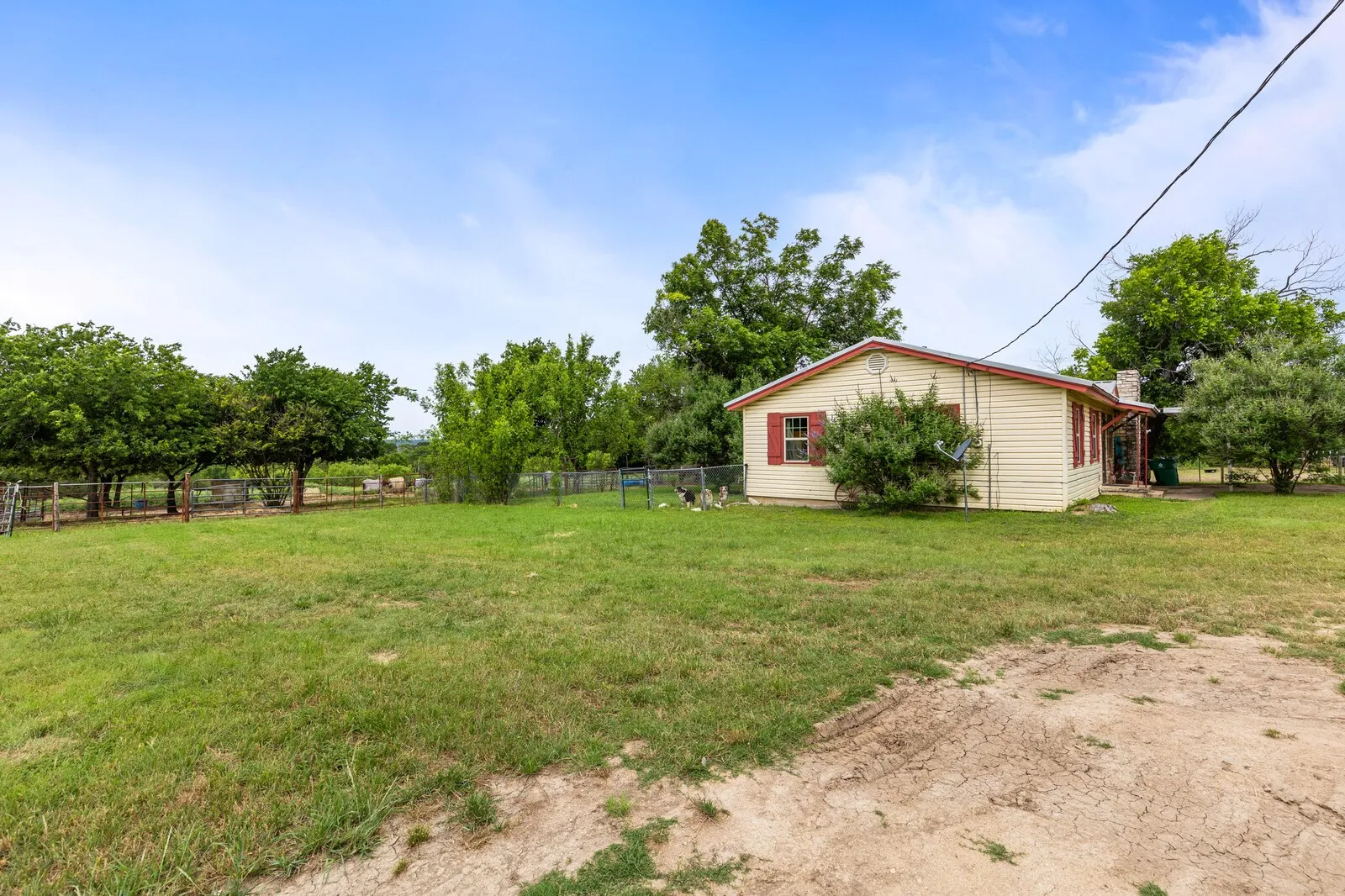 Single Family Residence For Sale in Bosque County , 418 S Broadway Street, Meridian, Texas 76665, 3 Bedroom, 1 Bathroom, Garage spaces, 1,118 Sqft, built in 1950, mls#21273040, Real Estate Agent in Meridian, Homes For Sale in Bosque county, Homes For Sale in Meridian, Realtor in Meridian Texas, Real Estate Brokerage Independent Realty Texas, Luminita Cordes Realtor