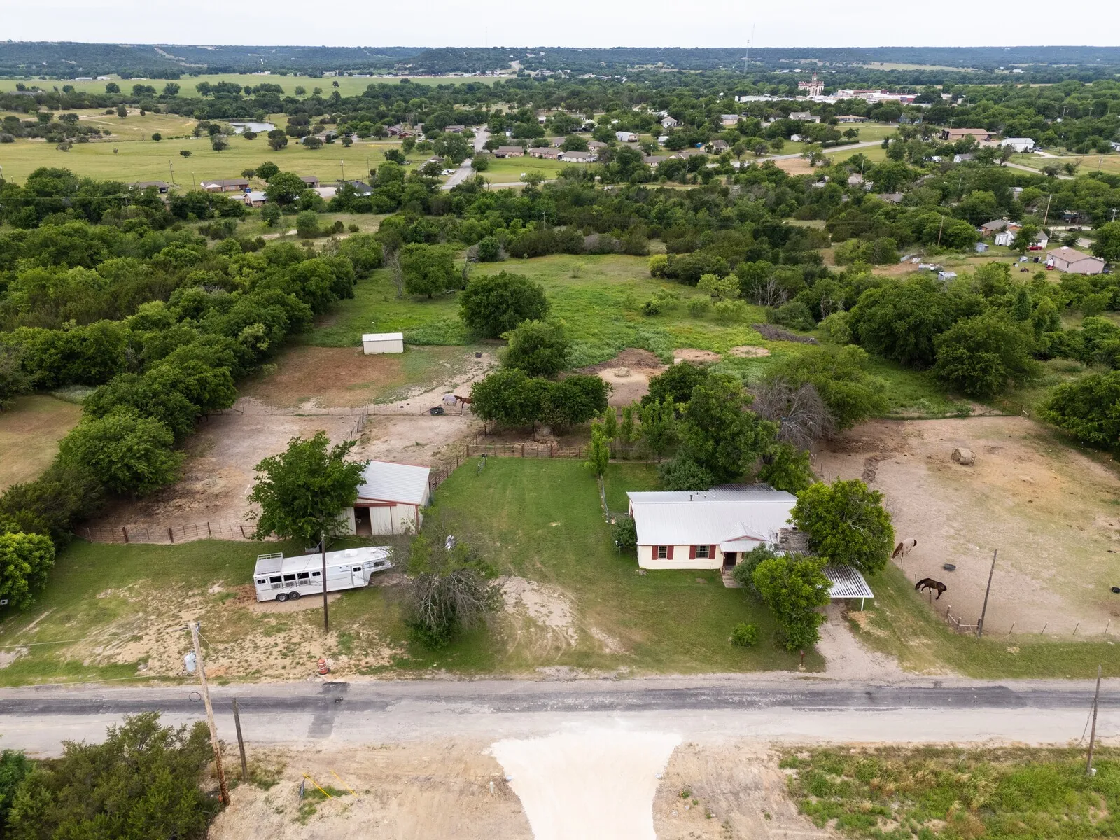 Single Family Residence For Sale in Bosque County , 418 S Broadway Street, Meridian, Texas 76665, 3 Bedroom, 1 Bathroom, Garage spaces, 1,118 Sqft, built in 1950, mls#21273040, Real Estate Agent in Meridian, Homes For Sale in Bosque county, Homes For Sale in Meridian, Realtor in Meridian Texas, Real Estate Brokerage Independent Realty Texas, Luminita Cordes Realtor