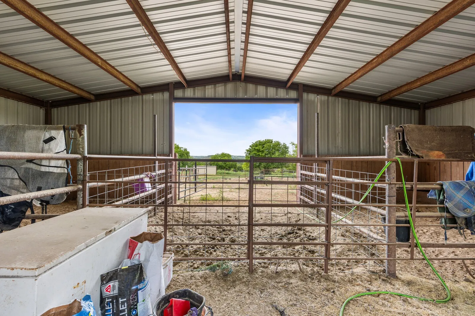 Single Family Residence For Sale in Bosque County , 418 S Broadway Street, Meridian, Texas 76665, 3 Bedroom, 1 Bathroom, Garage spaces, 1,118 Sqft, built in 1950, mls#21273040, Real Estate Agent in Meridian, Homes For Sale in Bosque county, Homes For Sale in Meridian, Realtor in Meridian Texas, Real Estate Brokerage Independent Realty Texas, Luminita Cordes Realtor