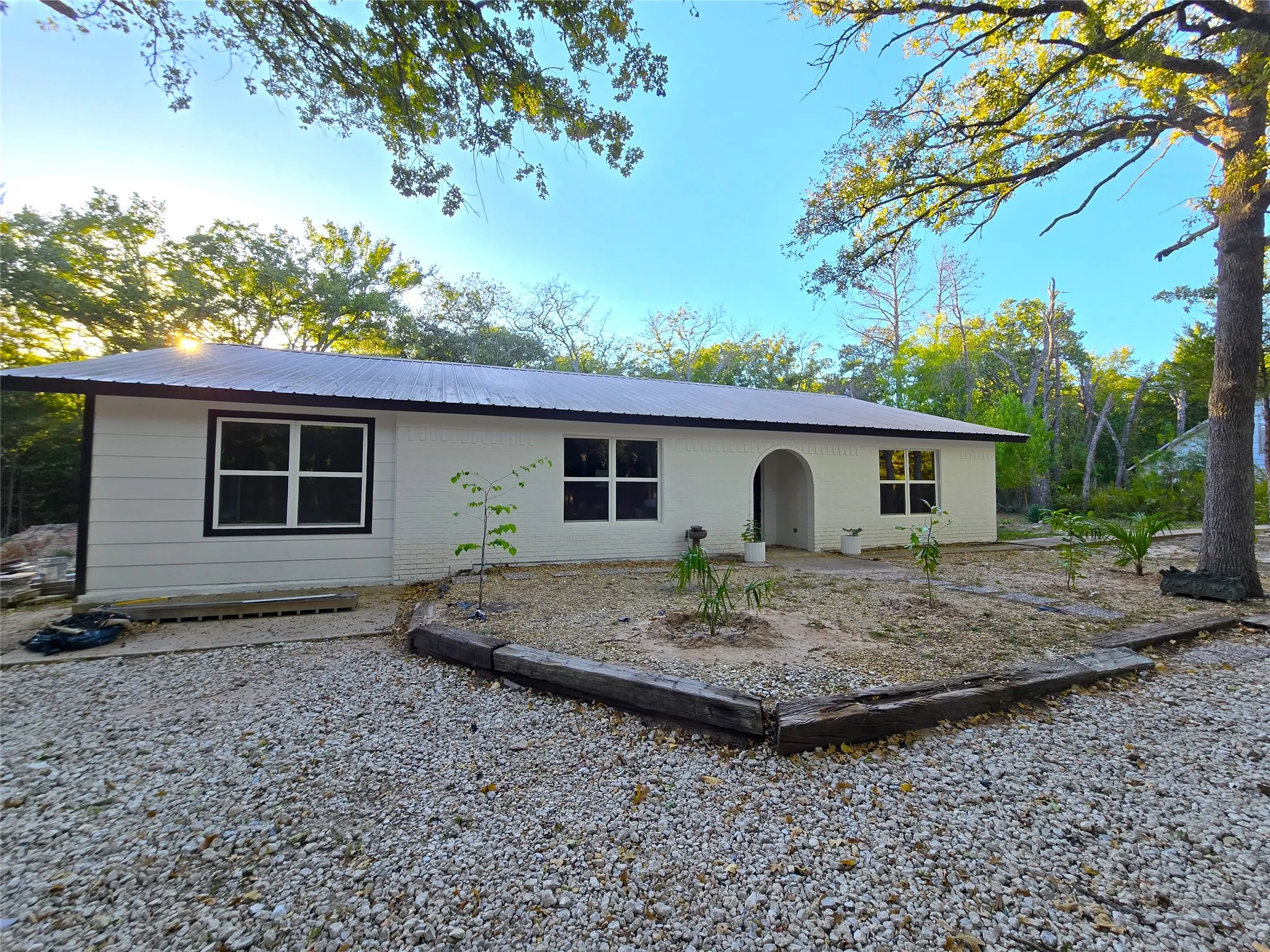 Single Family Residence For Sale in Hunt County , 10286 PRIVATE ROAD 2333, Quinlan, Texas 75474, 3 Bedrooms, 2 Bathrooms, Garage spaces, 1,410 Sqft, built in 1986, Price $320,000, mls#21276437, Real Estate Agent in Quinlan, Homes For Sale in Hunt county, Homes For Sale in Quinlan, Realtor in Quinlan Texas, Real Estate Brokerage Independent Realty Texas, Luminita Cordes Realtor