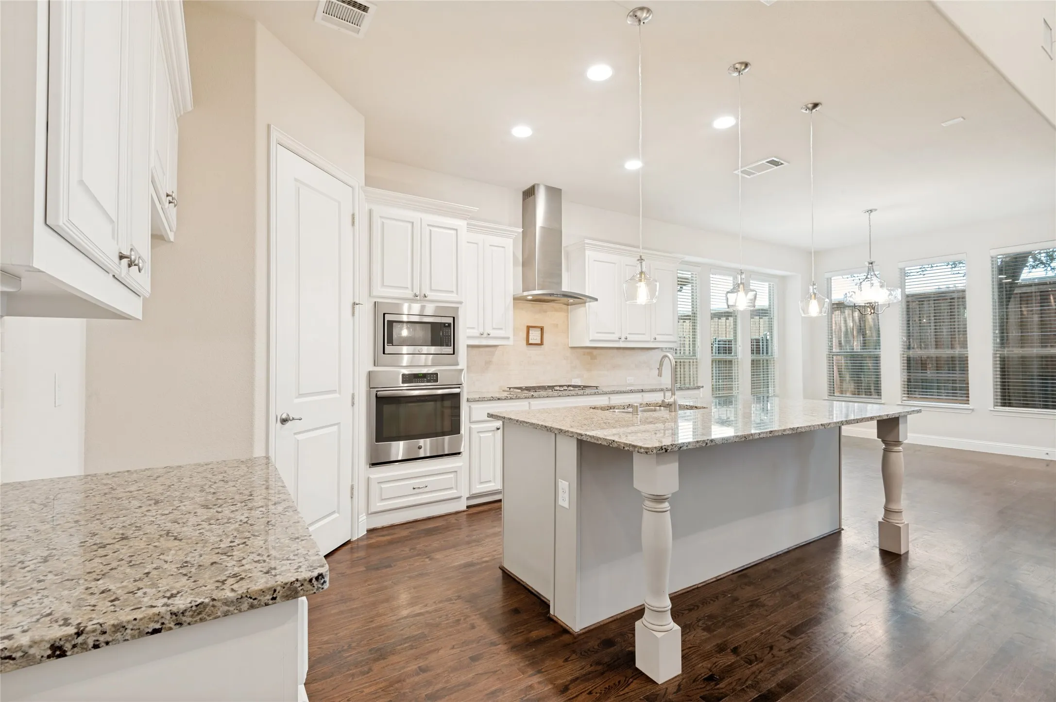 Single Family Residence For Sale in Tarrant County , 3029 Ponder Path, Keller, Texas 76248, 4 Bedroom, 4 Bathroom, 2 Garage spaces, 3,154 Sqft, built in 2014, mls#21254484, Real Estate Agent in Keller, Homes For Sale in Tarrant county, Homes For Sale in Keller, Realtor in Keller Texas, Real Estate Brokerage Independent Realty Texas, Luminita Cordes Realtor