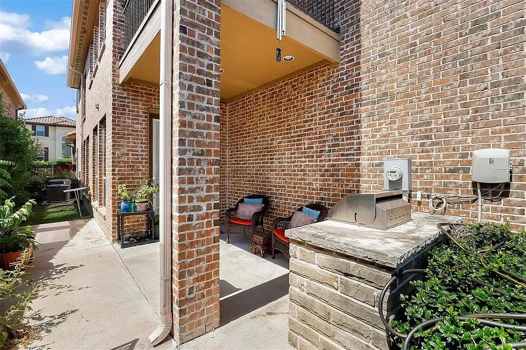Single Family Residence For Sale in Dallas County , 7016 Nueces Drive, Irving, Texas 75039, 3 Bedrooms, 3 Bathrooms, 2 Garage spaces, 2,953 Sqft, built in 2013, Price $689,000, mls#21274262, Real Estate Agent in Irving, Homes For Sale in Dallas county, Homes For Sale in Irving, Realtor in Irving Texas, Real Estate Brokerage Independent Realty Texas, Luminita Cordes Realtor