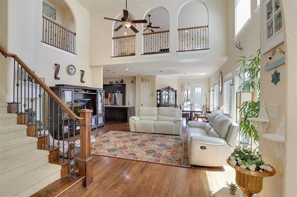 Single Family Residence For Sale in Dallas County , 7016 Nueces Drive, Irving, Texas 75039, 3 Bedrooms, 3 Bathrooms, 2 Garage spaces, 2,953 Sqft, built in 2013, Price $689,000, mls#21274262, Real Estate Agent in Irving, Homes For Sale in Dallas county, Homes For Sale in Irving, Realtor in Irving Texas, Real Estate Brokerage Independent Realty Texas, Luminita Cordes Realtor