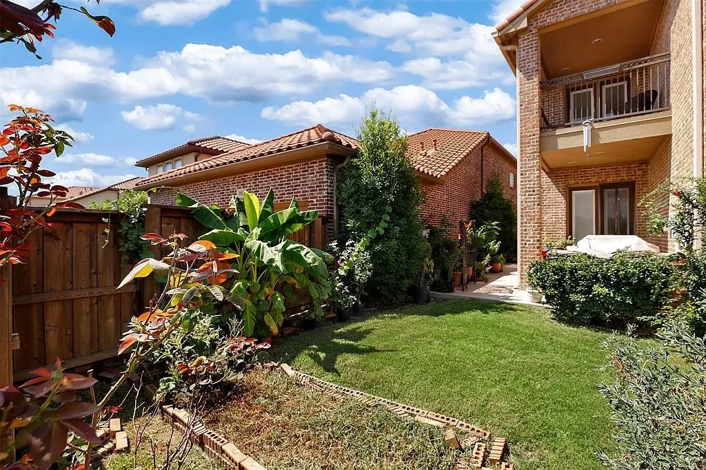 Single Family Residence For Sale in Dallas County , 7016 Nueces Drive, Irving, Texas 75039, 3 Bedrooms, 3 Bathrooms, 2 Garage spaces, 2,953 Sqft, built in 2013, Price $689,000, mls#21274262, Real Estate Agent in Irving, Homes For Sale in Dallas county, Homes For Sale in Irving, Realtor in Irving Texas, Real Estate Brokerage Independent Realty Texas, Luminita Cordes Realtor