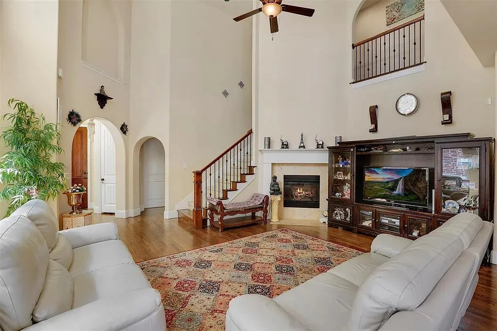 Single Family Residence For Sale in Dallas County , 7016 Nueces Drive, Irving, Texas 75039, 3 Bedrooms, 3 Bathrooms, 2 Garage spaces, 2,953 Sqft, built in 2013, Price $689,000, mls#21274262, Real Estate Agent in Irving, Homes For Sale in Dallas county, Homes For Sale in Irving, Realtor in Irving Texas, Real Estate Brokerage Independent Realty Texas, Luminita Cordes Realtor