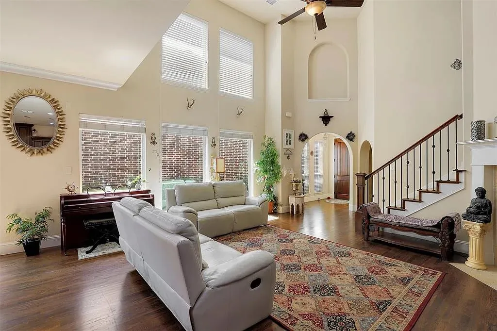Single Family Residence For Sale in Dallas County , 7016 Nueces Drive, Irving, Texas 75039, 3 Bedrooms, 3 Bathrooms, 2 Garage spaces, 2,953 Sqft, built in 2013, Price $689,000, mls#21274262, Real Estate Agent in Irving, Homes For Sale in Dallas county, Homes For Sale in Irving, Realtor in Irving Texas, Real Estate Brokerage Independent Realty Texas, Luminita Cordes Realtor