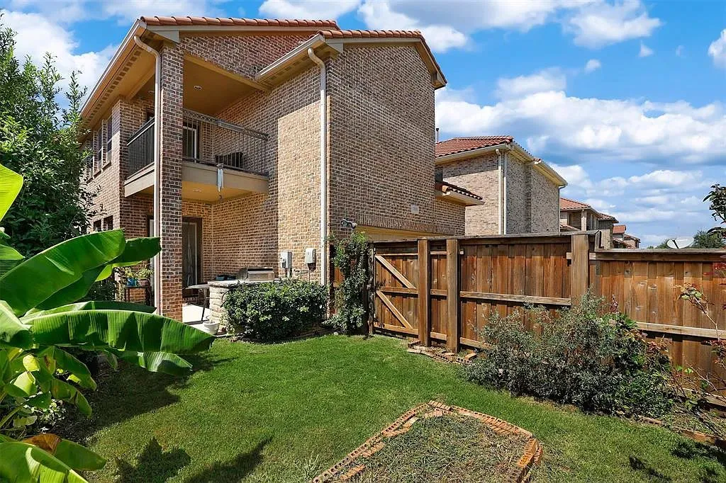 Single Family Residence For Sale in Dallas County , 7016 Nueces Drive, Irving, Texas 75039, 3 Bedrooms, 3 Bathrooms, 2 Garage spaces, 2,953 Sqft, built in 2013, Price $689,000, mls#21274262, Real Estate Agent in Irving, Homes For Sale in Dallas county, Homes For Sale in Irving, Realtor in Irving Texas, Real Estate Brokerage Independent Realty Texas, Luminita Cordes Realtor