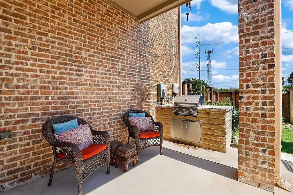Single Family Residence For Sale in Dallas County , 7016 Nueces Drive, Irving, Texas 75039, 3 Bedrooms, 3 Bathrooms, 2 Garage spaces, 2,953 Sqft, built in 2013, Price $689,000, mls#21274262, Real Estate Agent in Irving, Homes For Sale in Dallas county, Homes For Sale in Irving, Realtor in Irving Texas, Real Estate Brokerage Independent Realty Texas, Luminita Cordes Realtor
