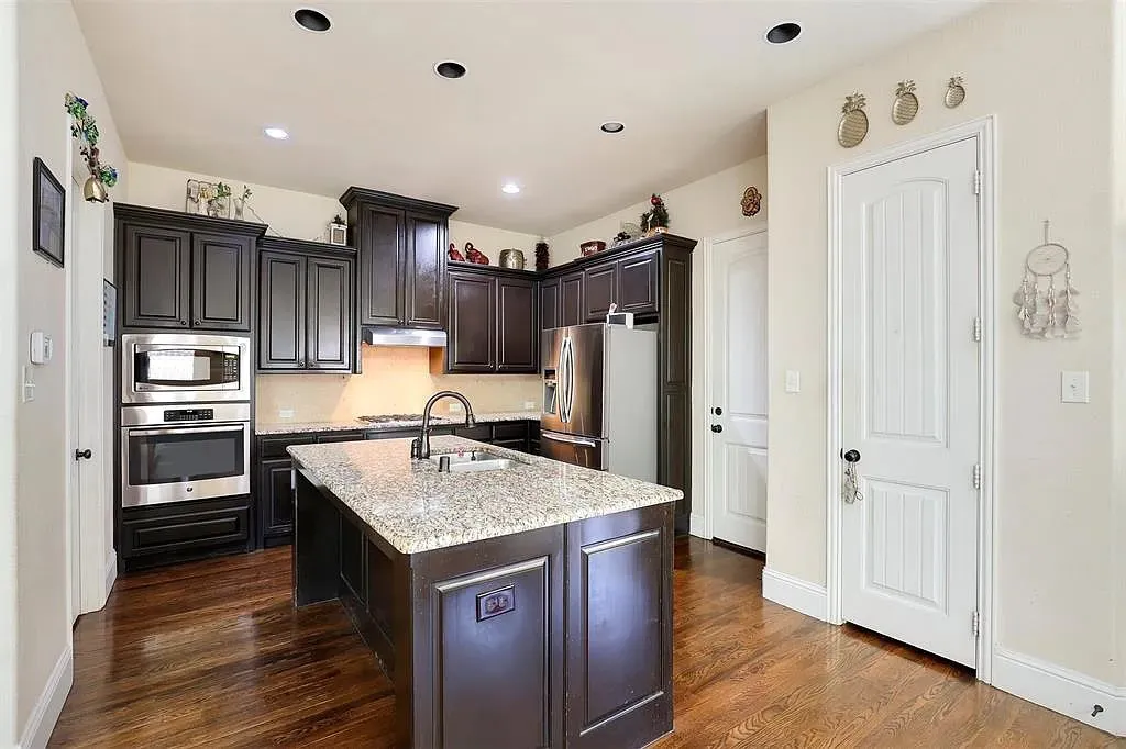 Single Family Residence For Sale in Dallas County , 7016 Nueces Drive, Irving, Texas 75039, 3 Bedrooms, 3 Bathrooms, 2 Garage spaces, 2,953 Sqft, built in 2013, Price $689,000, mls#21274262, Real Estate Agent in Irving, Homes For Sale in Dallas county, Homes For Sale in Irving, Realtor in Irving Texas, Real Estate Brokerage Independent Realty Texas, Luminita Cordes Realtor
